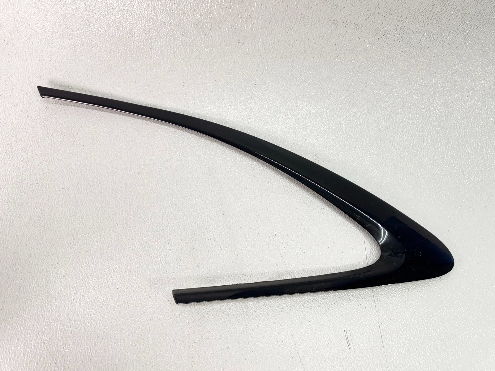 17-20 JAGUAR F-PACE REAR LEFT LH DRIVER SIDE QUARTER OUTER WINDOW TRIM BEZEL