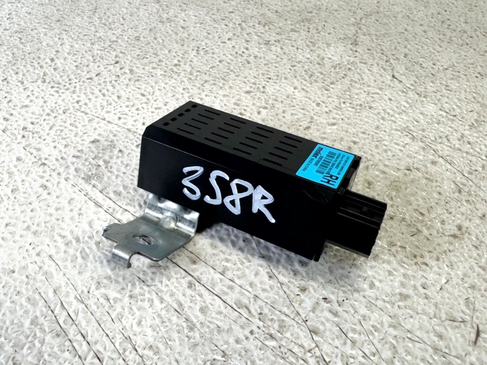 16-20 INFINITI QX60 RIGHT SIDE USB PORT DC CHARGER MEDIA HUB MODULE