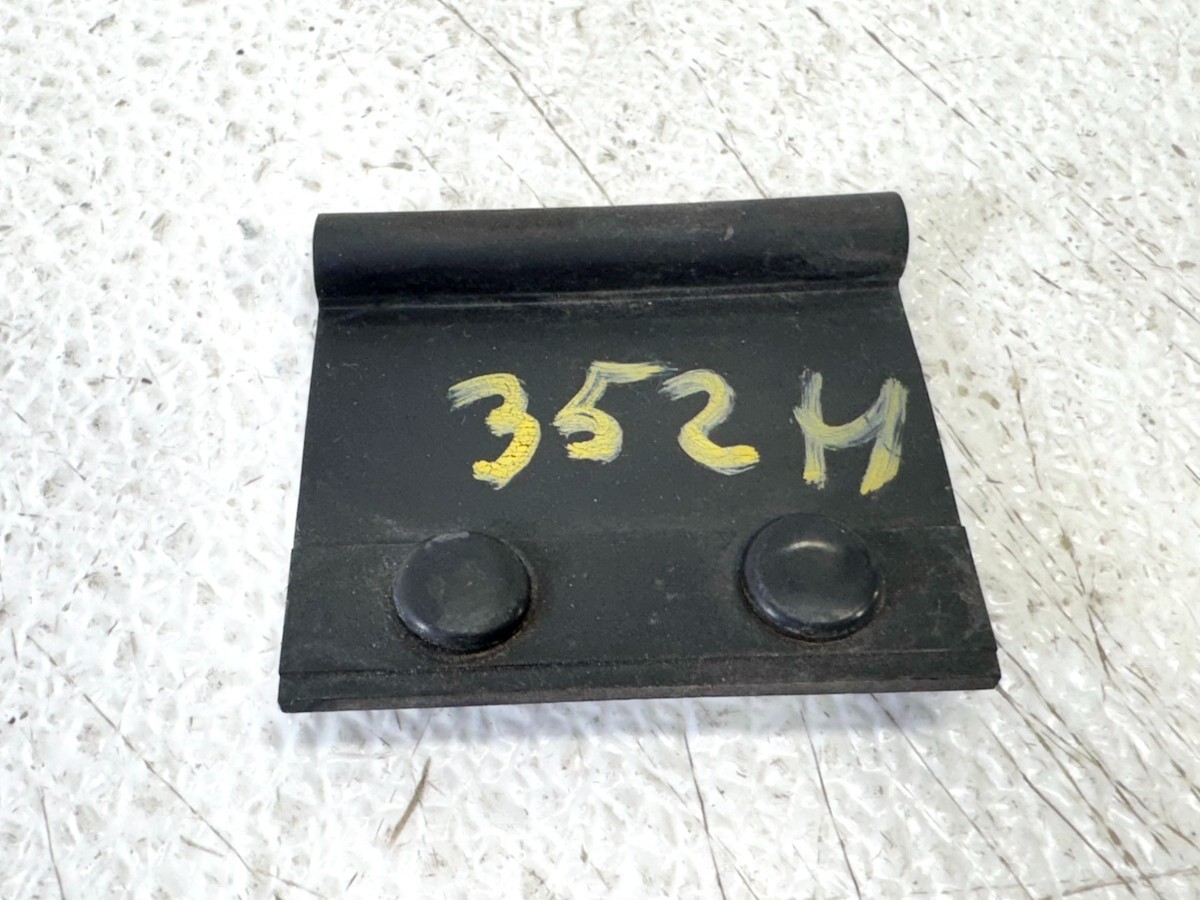 13-19 FORD ESCAPE FRONT HOOD LEFT OR RIGHT HINGE WEATHERSTRIP PAD COVER