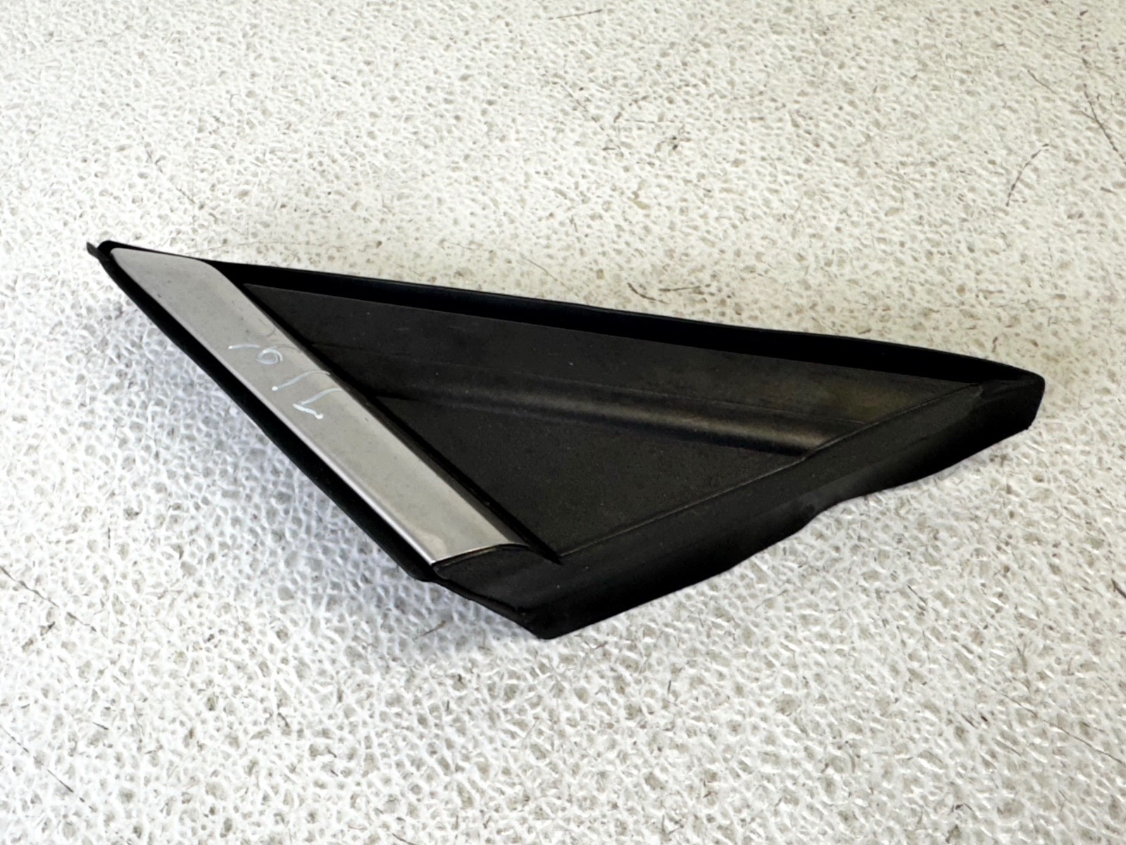 13-20 FORD FUSION LEFT DRIVER LH SIDE FENDER CORNER MOLDING COVER TRIM PANEL