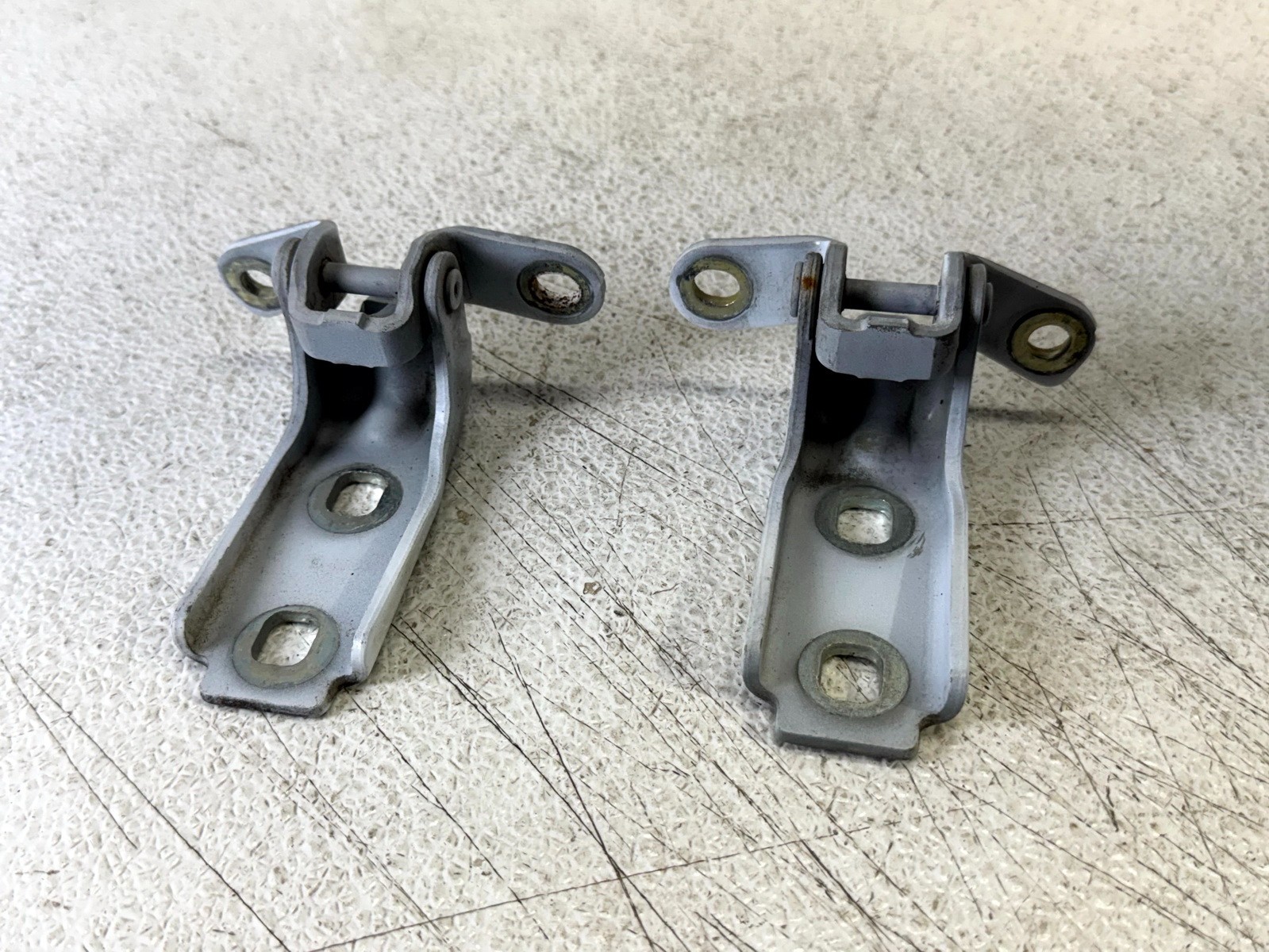11-16 CHEVROLET CRUZE FRONT RIGHT RH PASS SIDE DOOR UPPER & LOWER HINGE SET