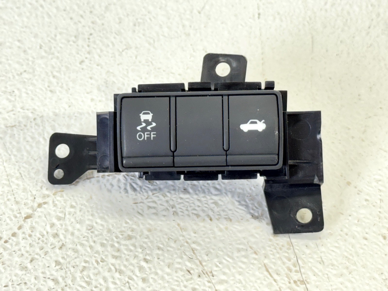 16-23 INFINITI Q50 FRONT DASHBOARD TRACTION & TRUNK CONTROL SWITCH PANEL