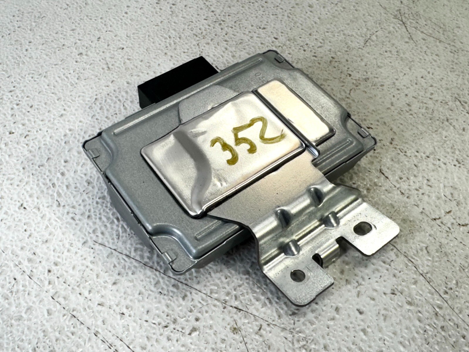 17-19 FORD ESCAPE HYBRID ELECTRIC VOLTAGE QUALITY COMPUTER CONTROL MODULE