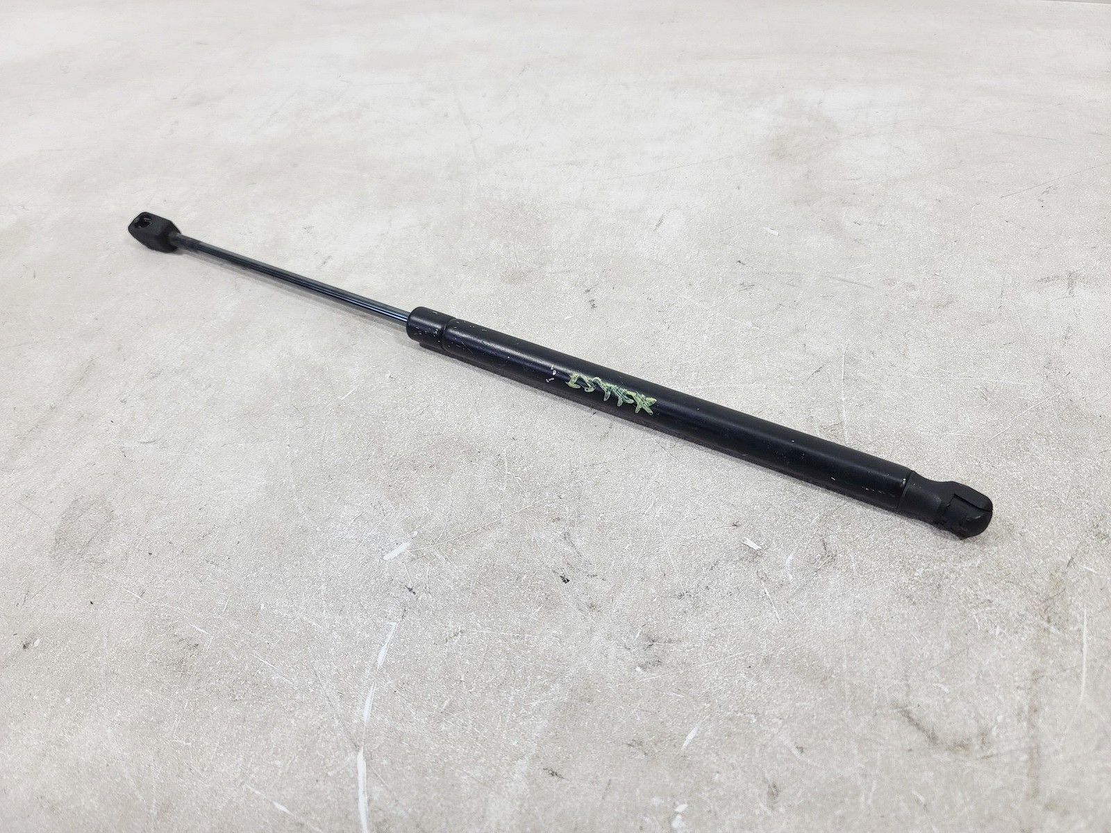 11-17 INFINITI QX80 FRON RIGHT RH PASS SIDE HOOD LIFT SUPPORT CYLINDER STRUT