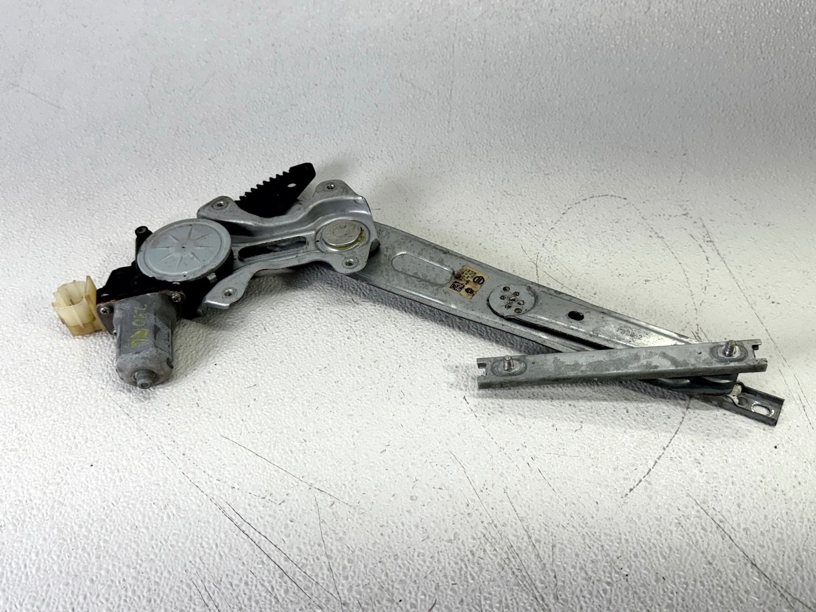 14-20 NISSAN ROGUE REAR LEFT DRIVER SIDE DOOR WINDOW MOTOR REGULATOR