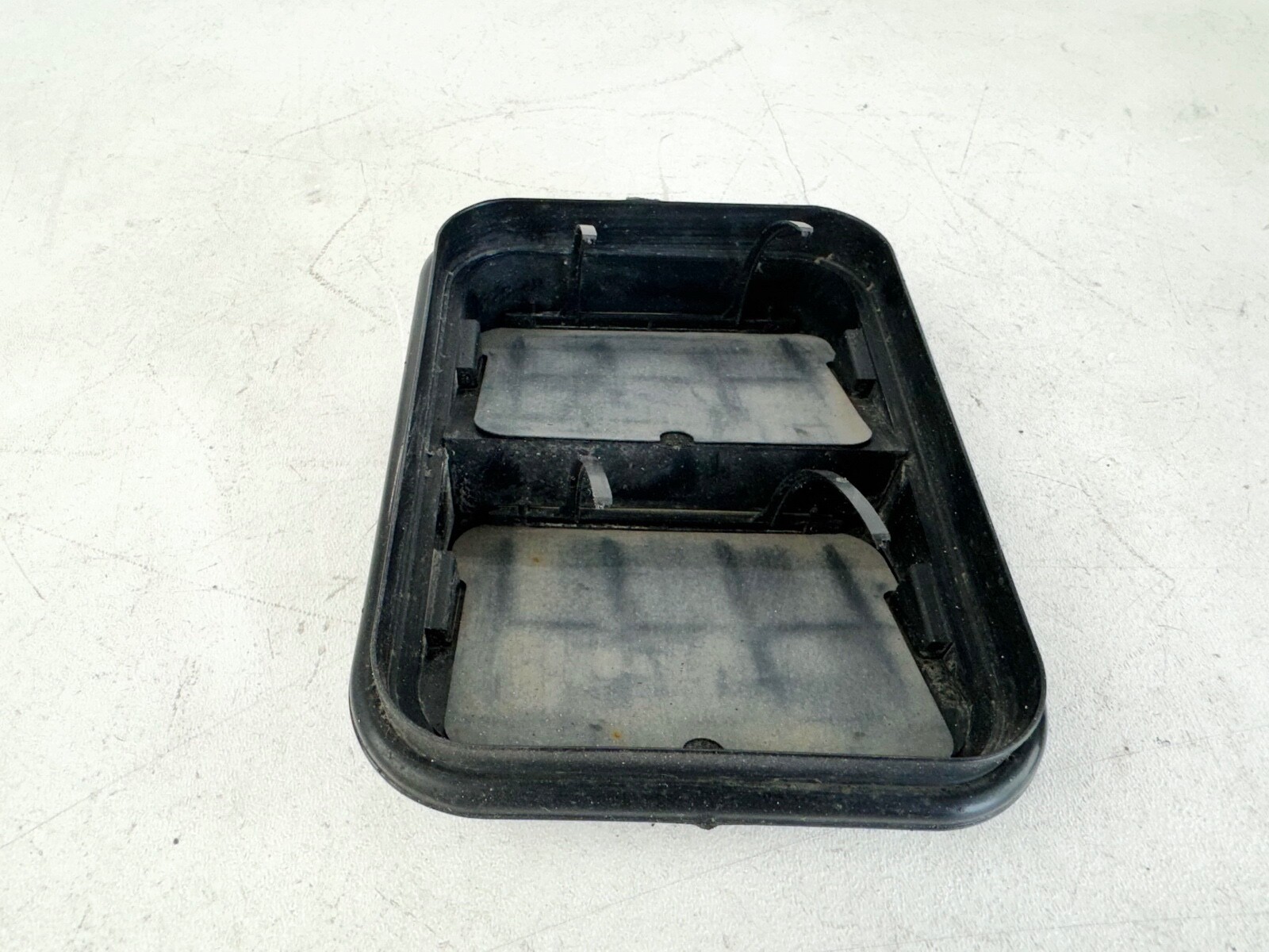 17-22 INFINITI Q60 REAR RIGHT PASSENGER RH SIDE PRESSURE AIR DRAFTER GRILLE