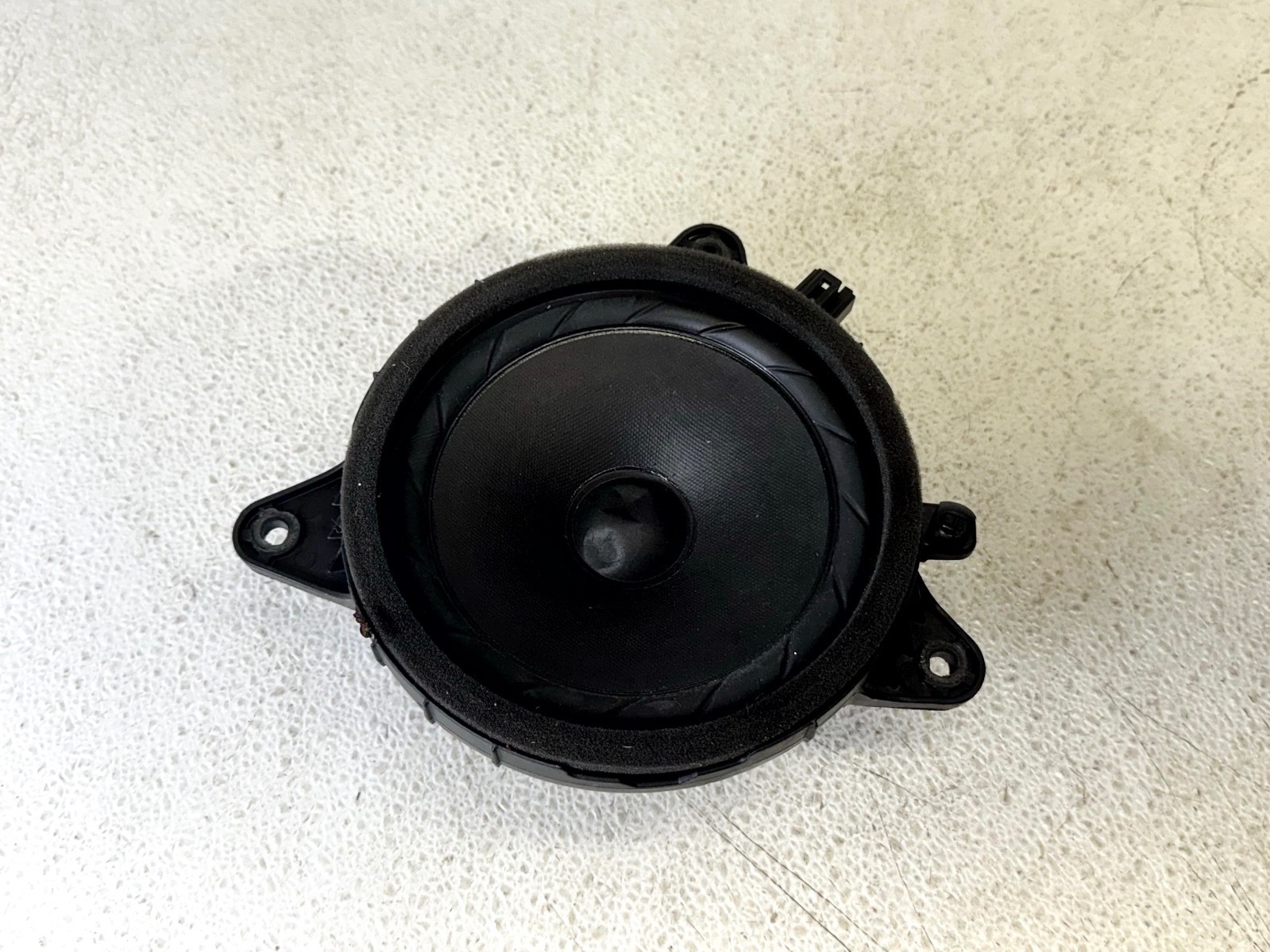 15-21 KIA SEDONA REAR LEFT LH DRIVER SIDE DOOR AUDIO SOUND SPEAKER