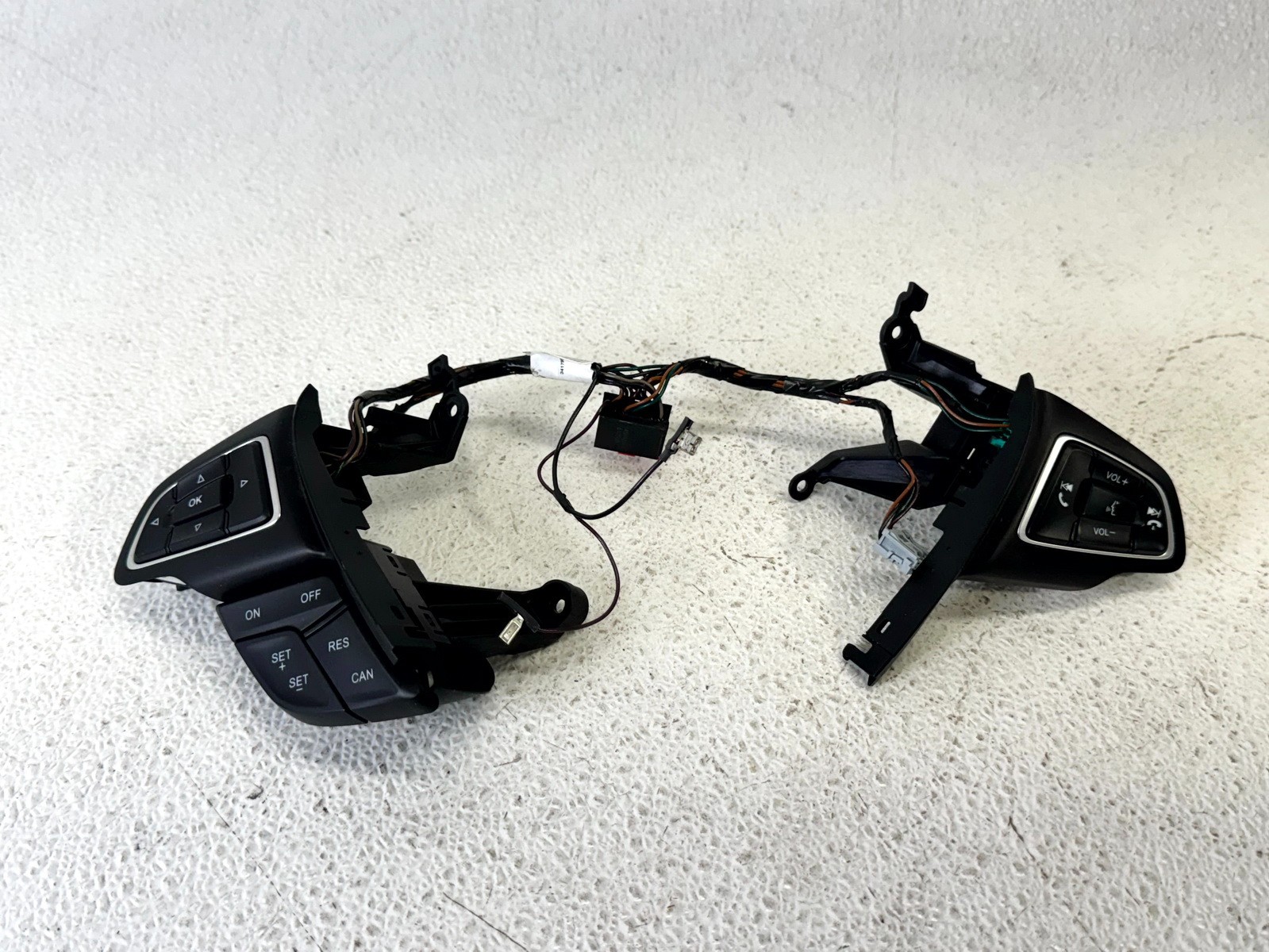 17-19 FORD ESCAPE STEERING WHEEL MULTIFUNCTIONAL CONTROL SWITCH PANEL SET