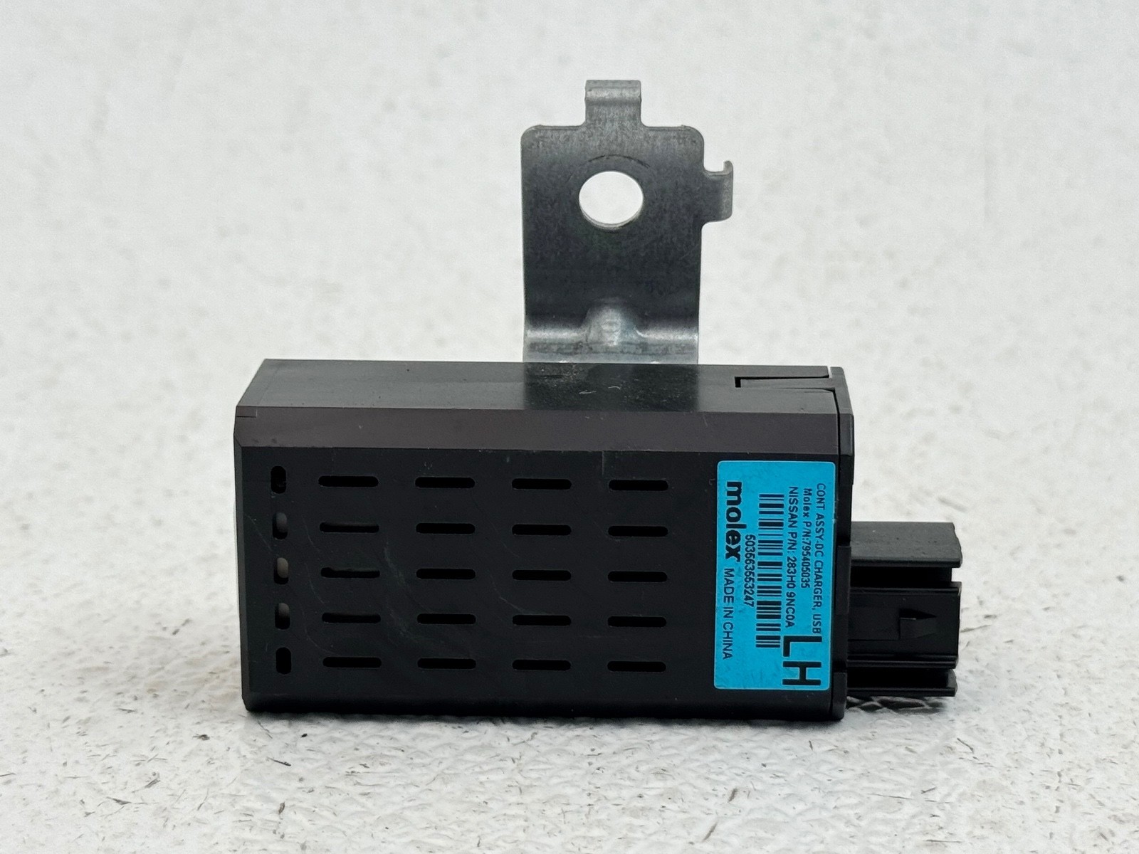 16-20 INFINITI QX60 LEFT DRIVER SIDE USB DC CHARGER PORT MEDIA HUB MODULE
