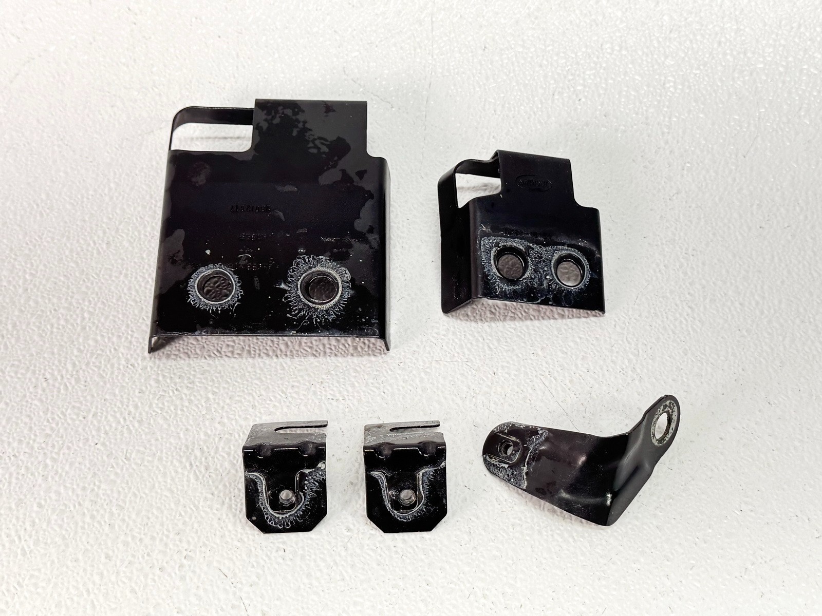 17-20 JAGUAR F-PACE FRONT LEFT LH DRIVER SIDE FENDER MOUNT BRACKET SET