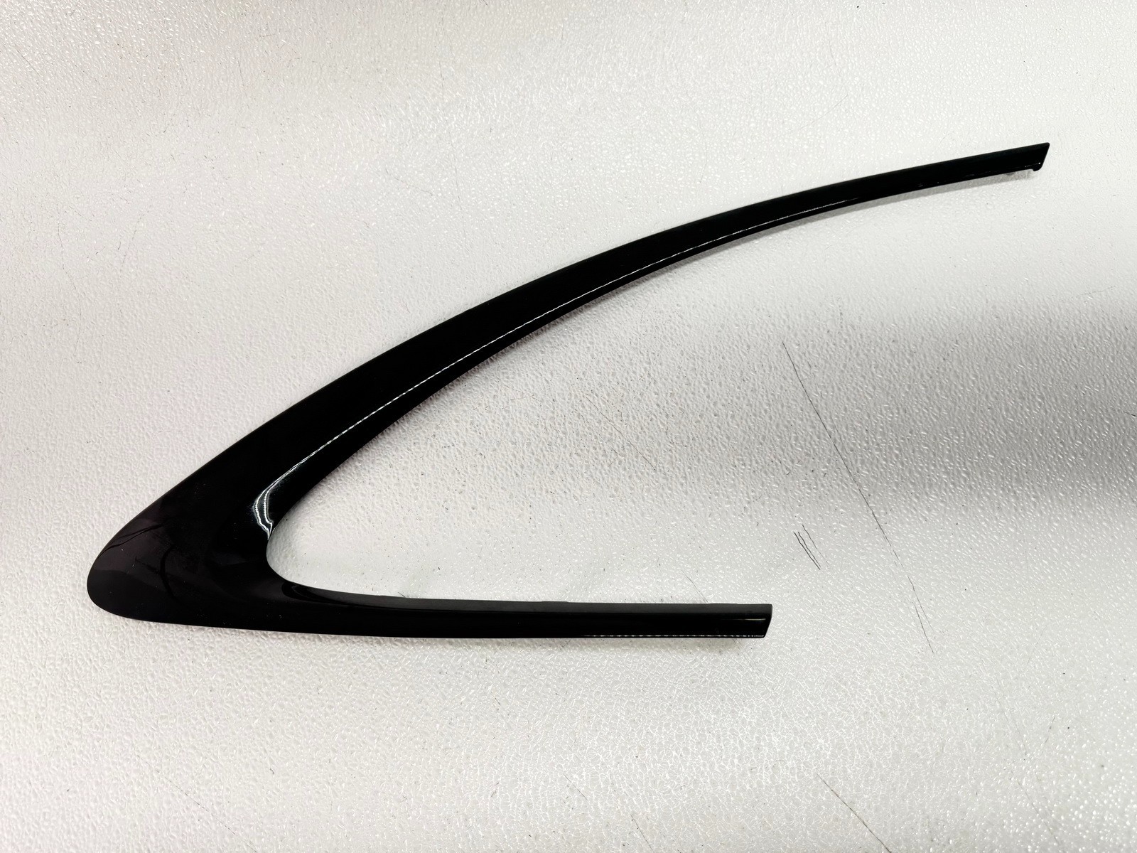 17-20 JAGUAR F-PACE REAR RIGHT RH PASS SIDE QUARTER OUTER WINDOW TRIM BEZEL