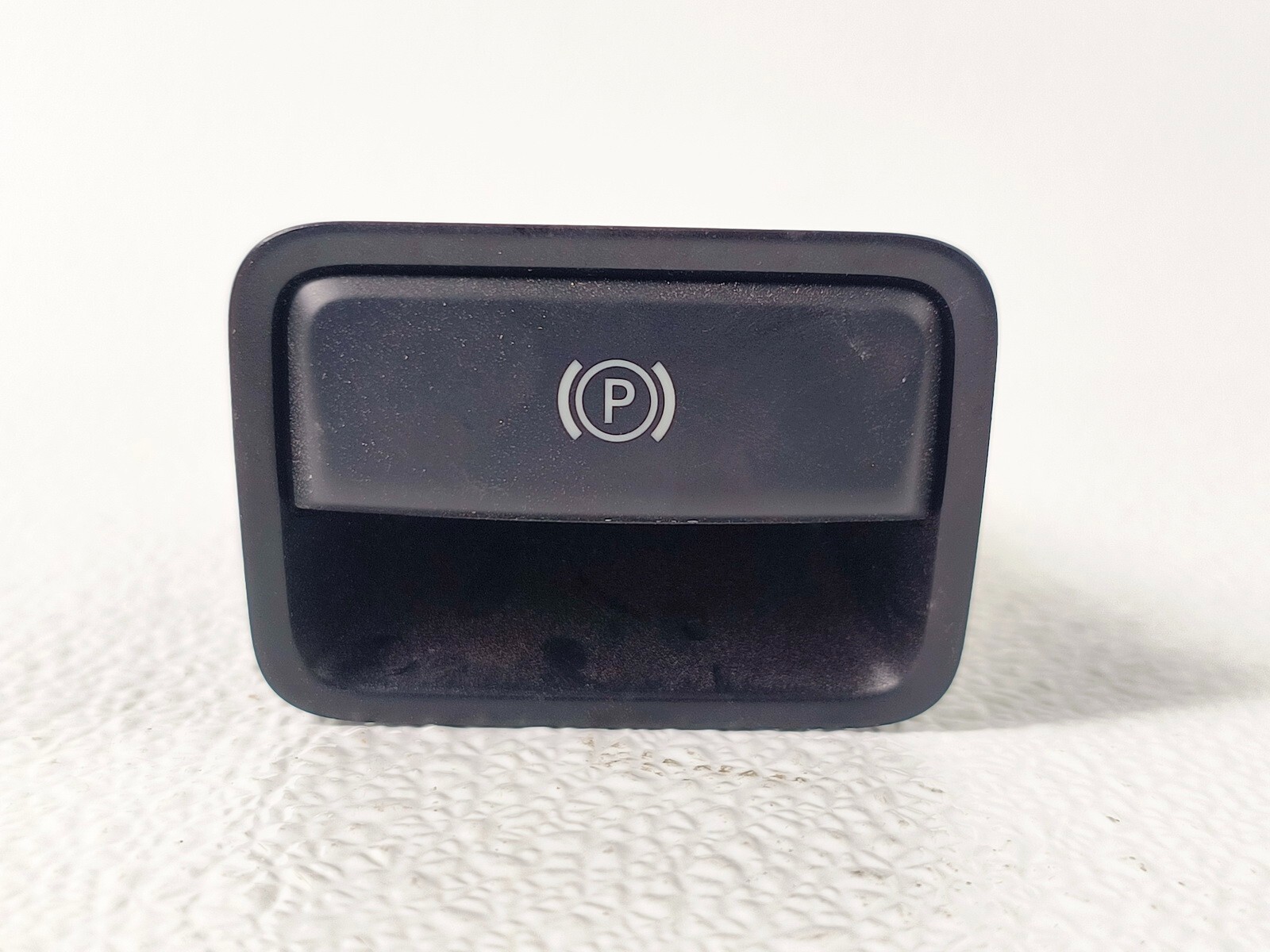 17-19 INFINITI QX30 DASH HAND PARKING BRAKE RELEASE SWITCH PANEL BUTTON