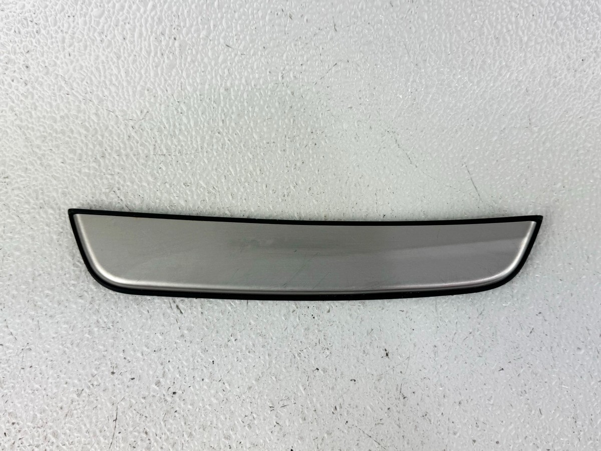 17-19 INFINITI QX30 REAR LEFT DRIVER SIDE SILL ENTRY INSERT KICK PANEL COVER