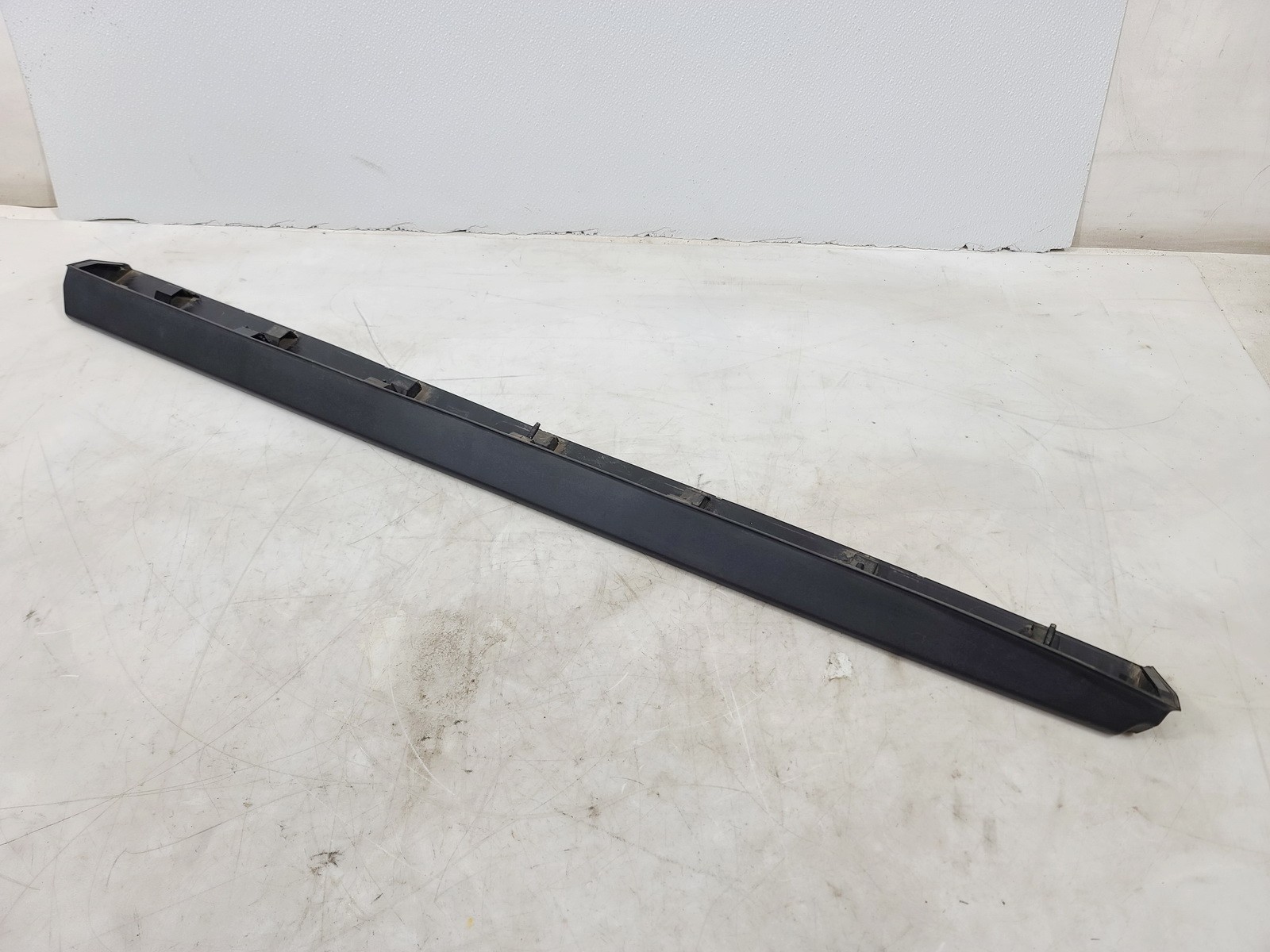 16-20 INFINITI QX60 FRONT RIGHT RH PASS SIDE DOOR LOWER MOLDING TRIM PANEL