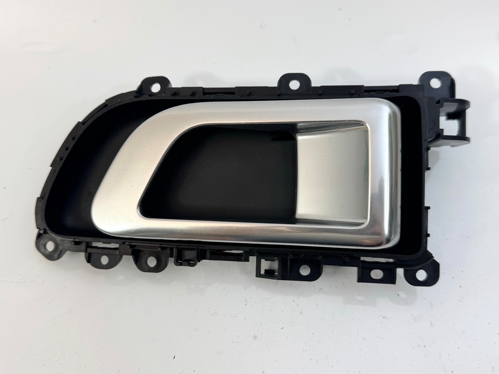 15-19 LAND ROVER DISCOVERY SPORT FRONT LEFT SIDE INTERIOR DOOR HANDLE W/TRIM