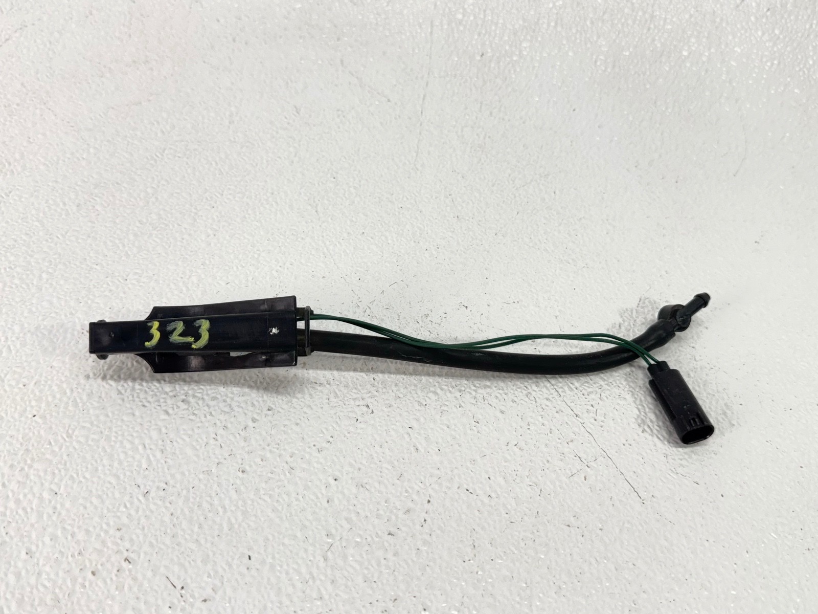 12-19 RANGE ROVER EVOQUE RIGHT PASSENGER SIDE WINDSHIELD WIPER WASHER NOZZLE