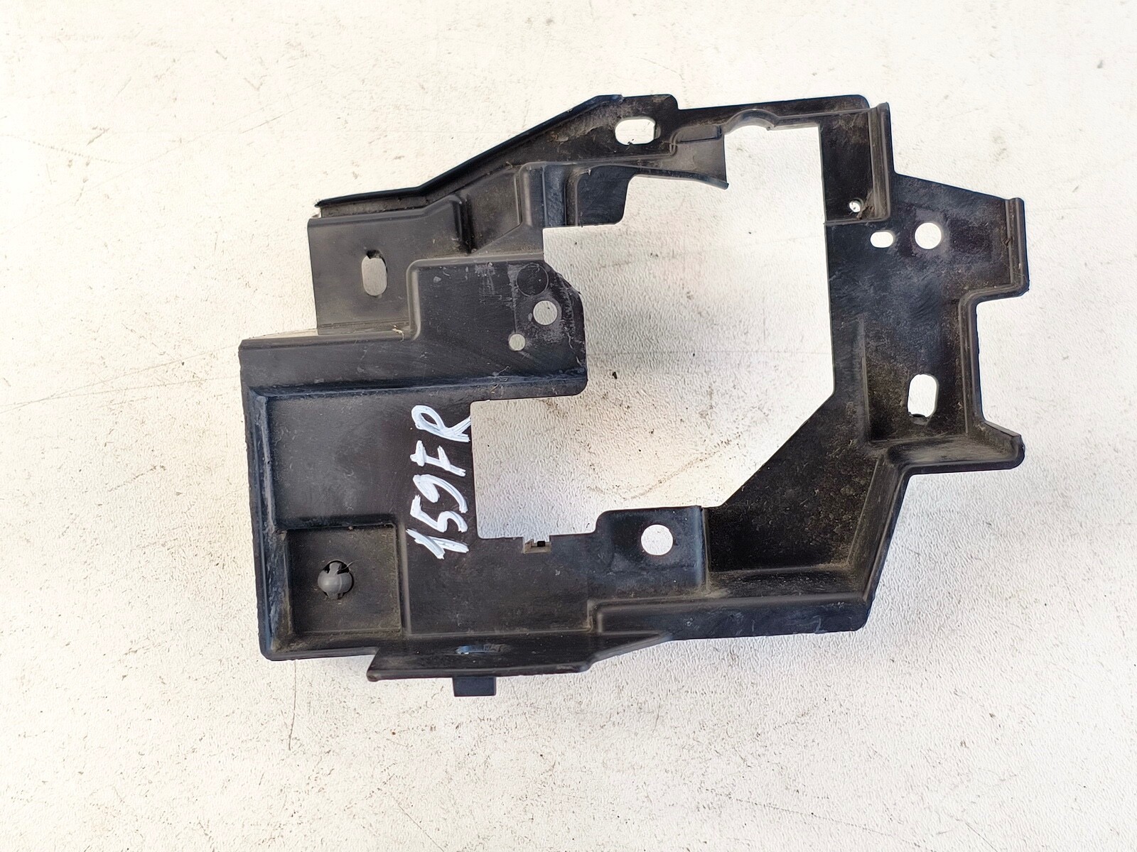 16-23 MAZDA CX-9 FRONT RIGHT PASS SIDE BUMPER MOUNT SUPPORT COVER BRACKET