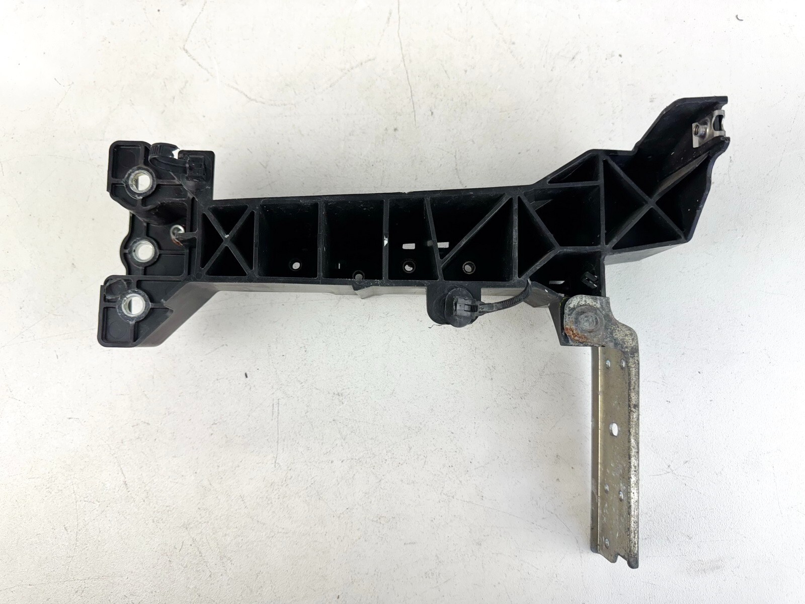 14-24 INFINITI Q50 Q60 RADIATOR RIGHT RH PASS SIDE MOUNT BRACKET SUPPORT