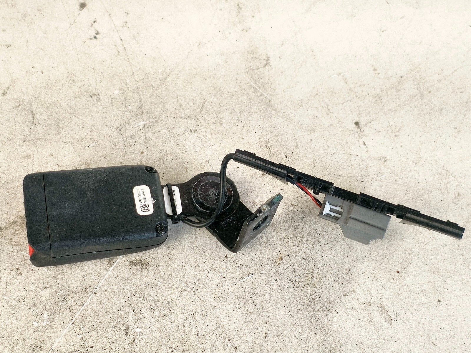 17-23 TESLA MODEL 3 REAR BACK 2ND SECOND ROW LEFT SIDE SEAT BELT BUCKLE