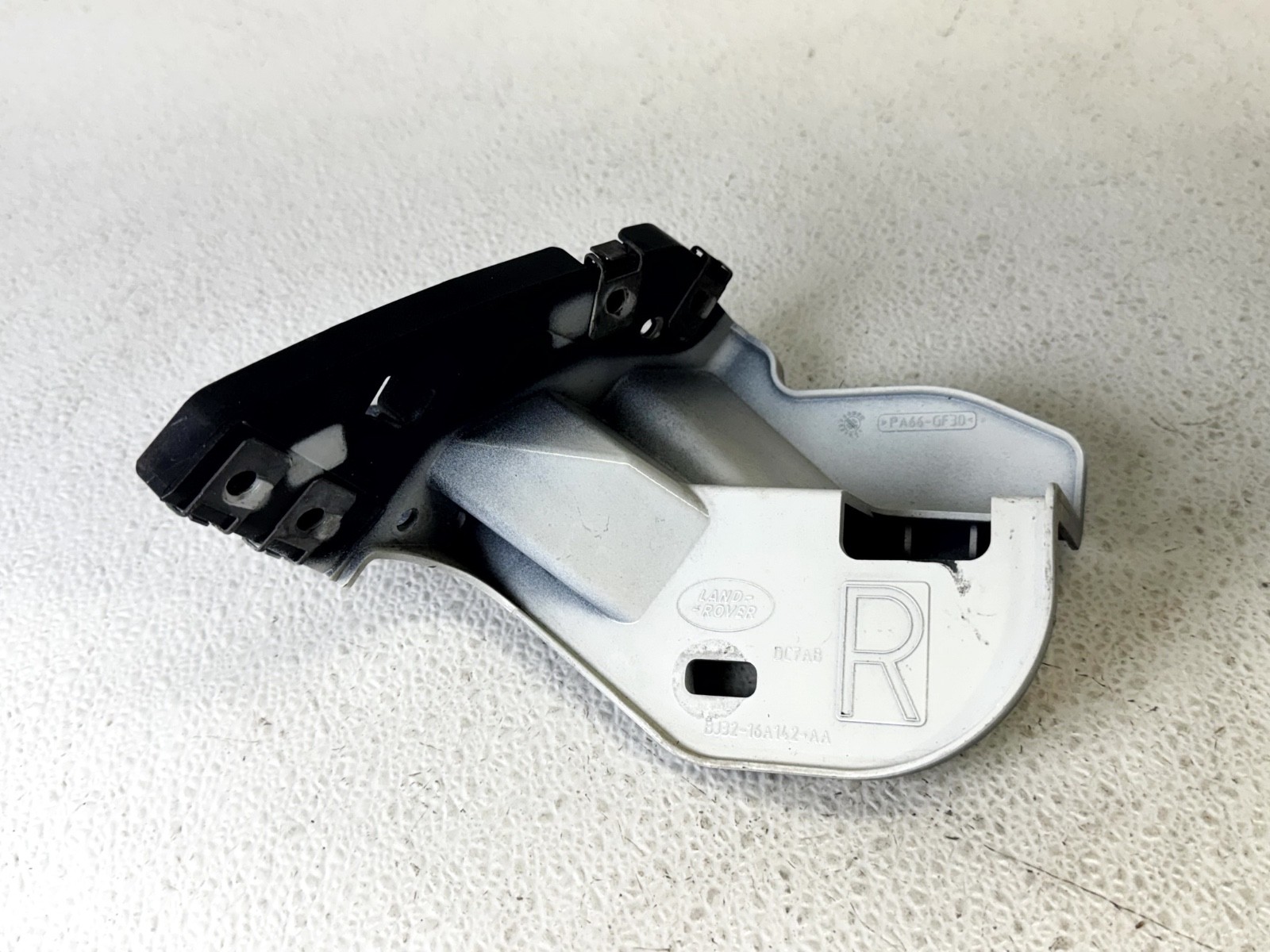 12-19 RANGE ROVER EVOQUE L538 FRONT RIGHT PASS SIDE BUMPER MOUNT BRACKET