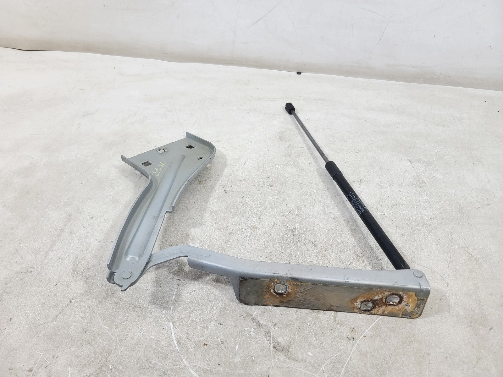 17-20 JAGUAR F-PACE FRONT LEFT SIDE HOOD BONNET STRUT LIFT CYLINDER HINGE