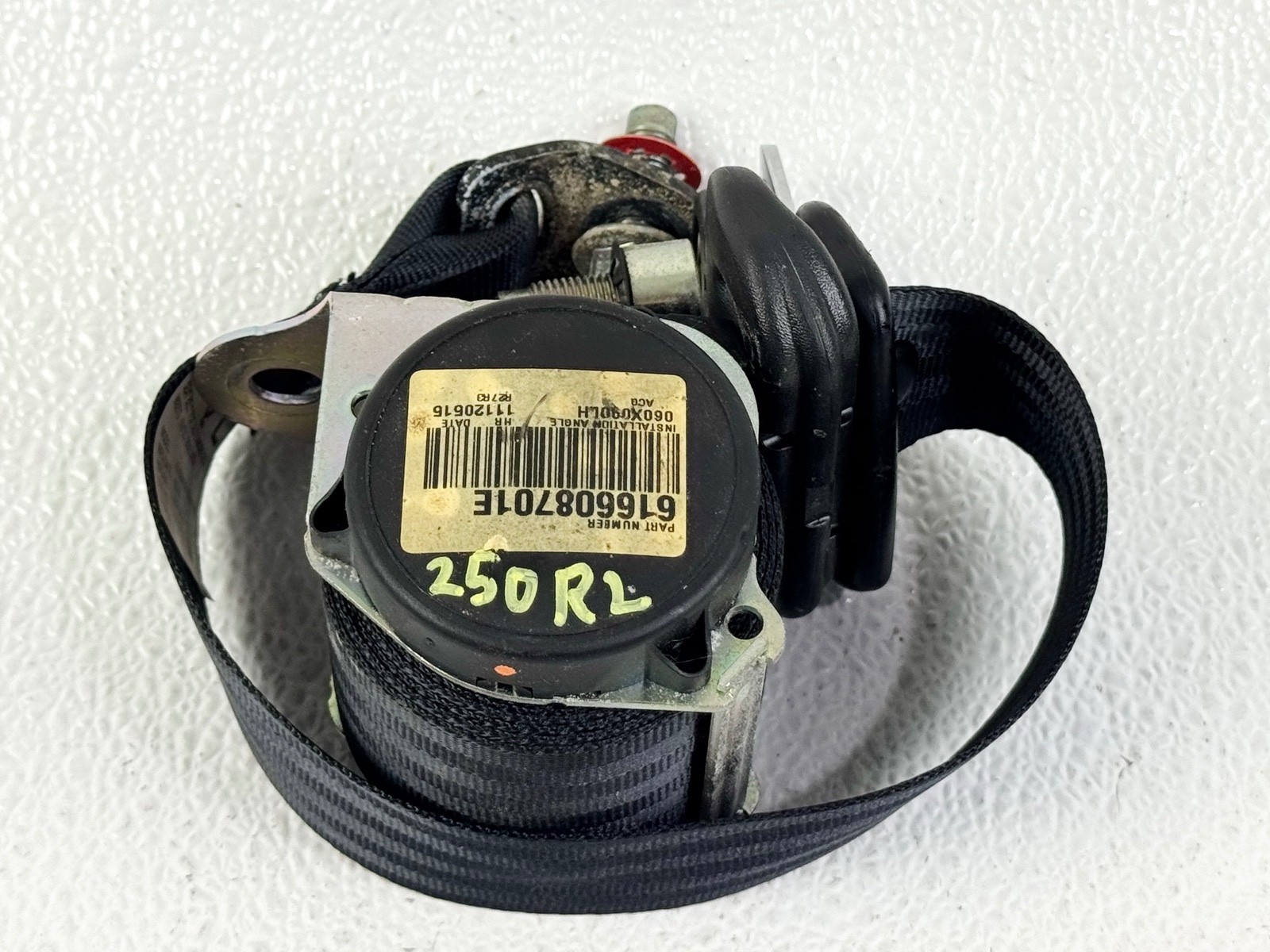 11-17 NISSAN JUKE REAR LEFT DRIVER SIDE 2ND ROW SEAT BELT SEATBELT RETRACTOR