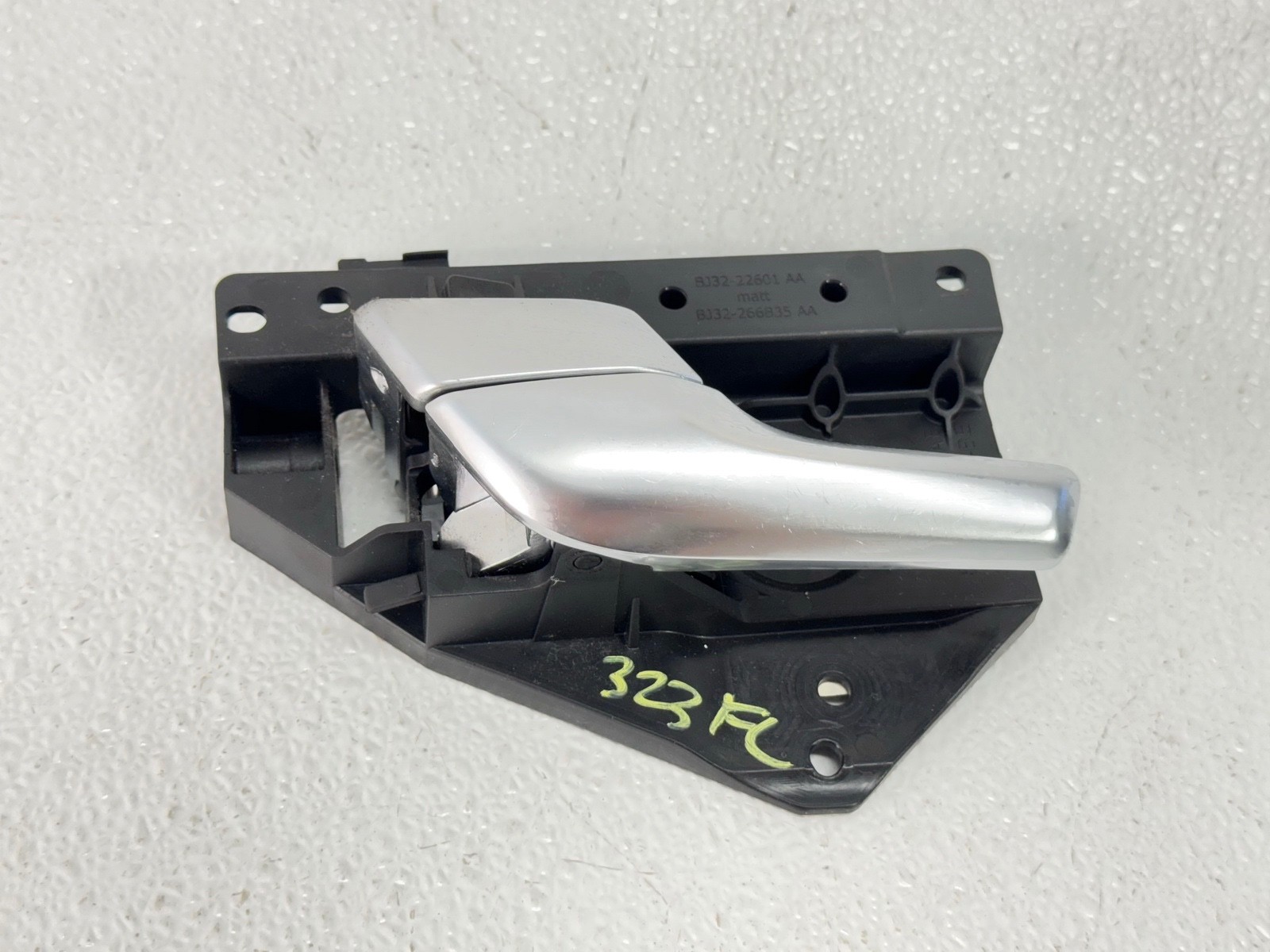 12-19 RANGE ROVER EVOQUE FRONT LEFT LH SIDE DOOR INTERIOR HANDLE BEZEL