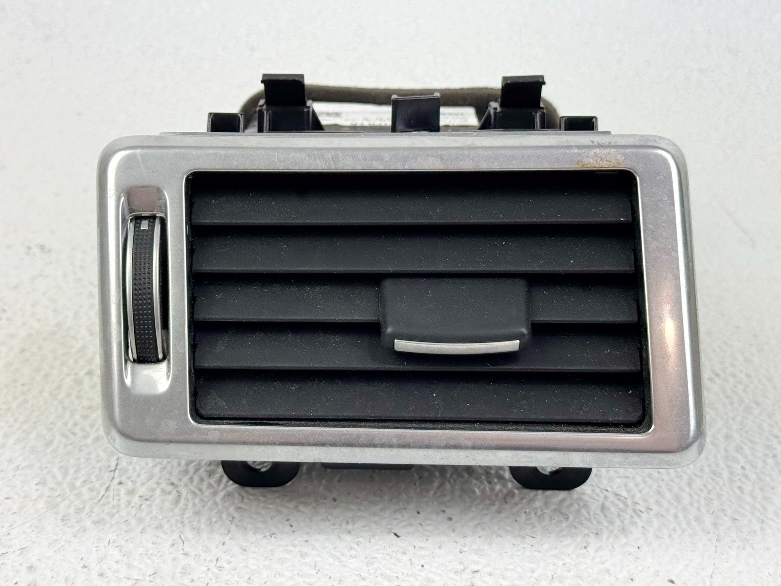 15-19 LAND ROVER DISCOVERY SPORT FRONT LEFT SIDE DASH OUTER AIR VENT GRILLE