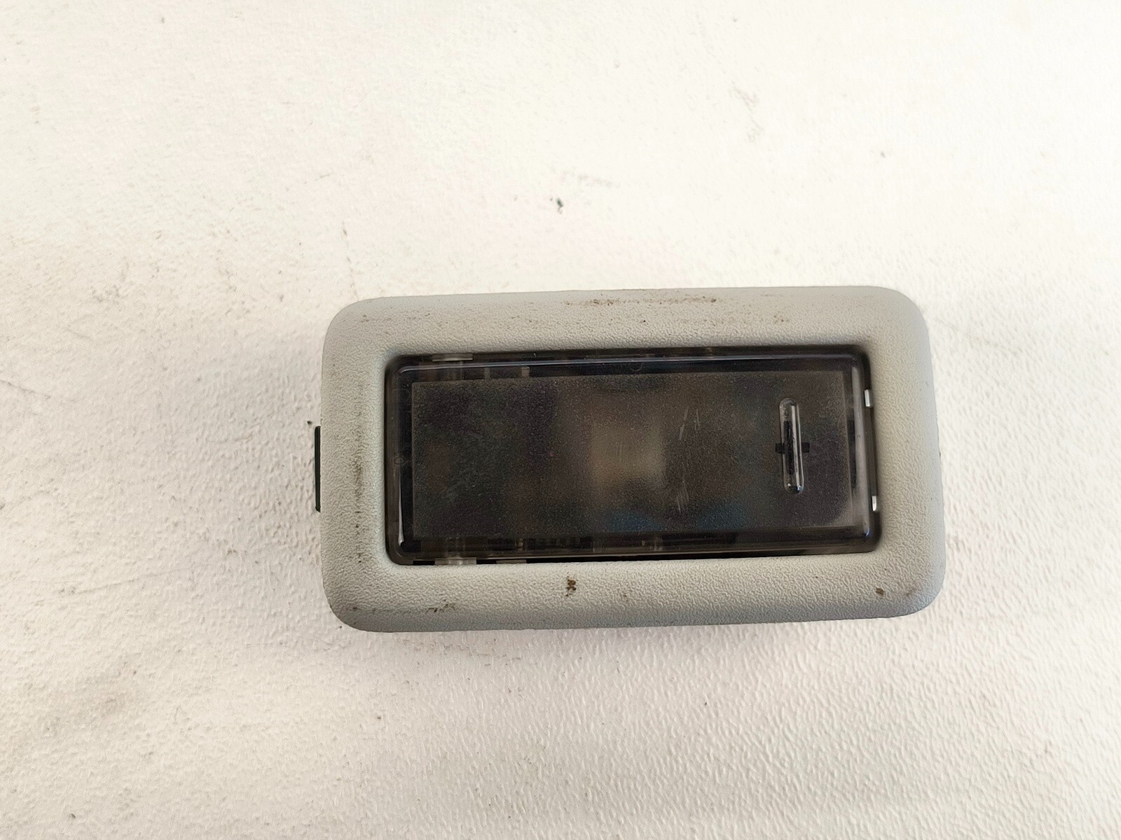 15-23 LAND ROVER DISCOVERY SPORT REAR LEFT OR RIGHT ROOF DOME READING LAMP