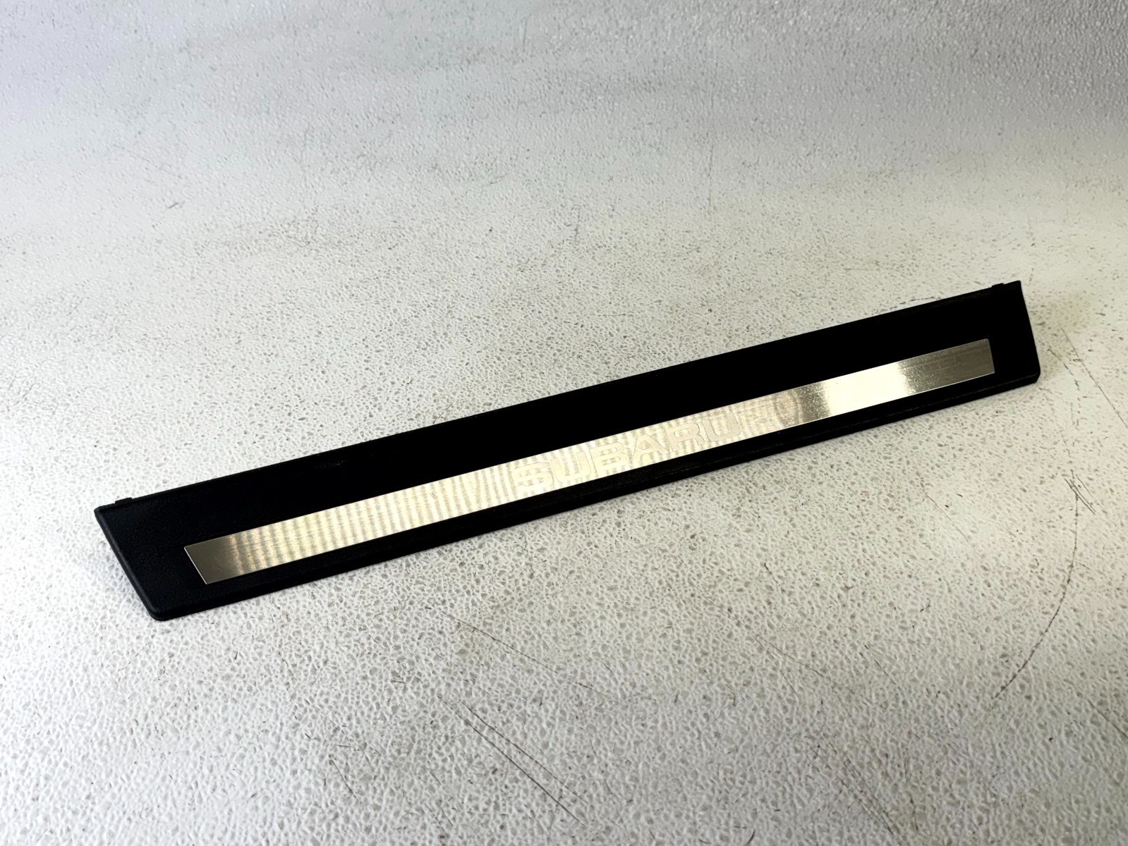 10-14 SUBARU OUTBACK FRONT LEFT LH SIDE DOOR STEP SILL SCUFF TRIM PLATE