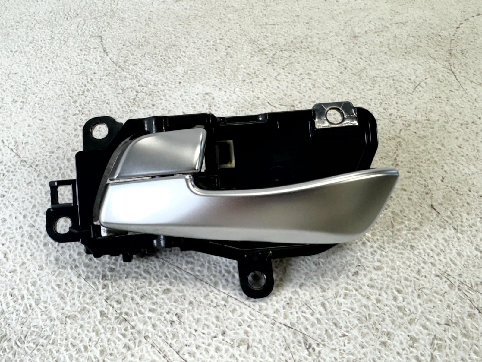 16-20 KIA SORENTO FRONT LEFT LH DRIVER SIDE INTERIOR DOOR HANDLE