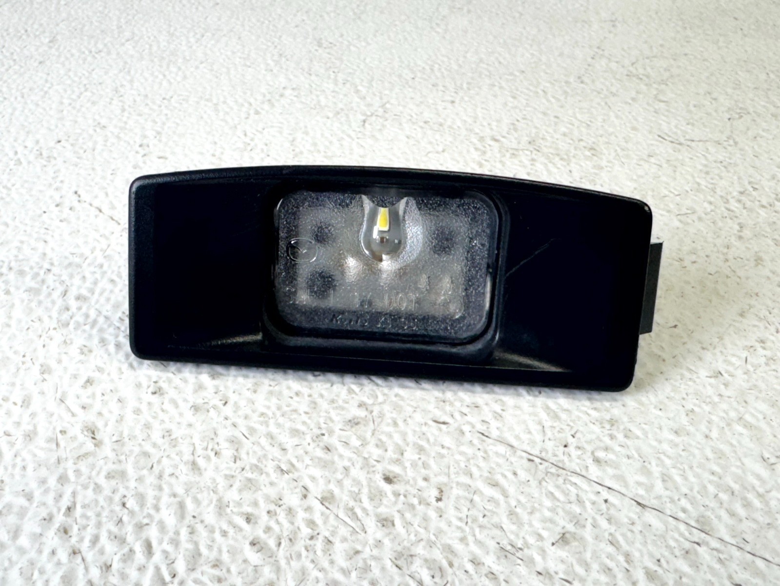 19-25 MAZDA 3 REAR BUMPER RIGTH OR LEFT SIDE LICENCE PLATE INTERIOR LIGHT