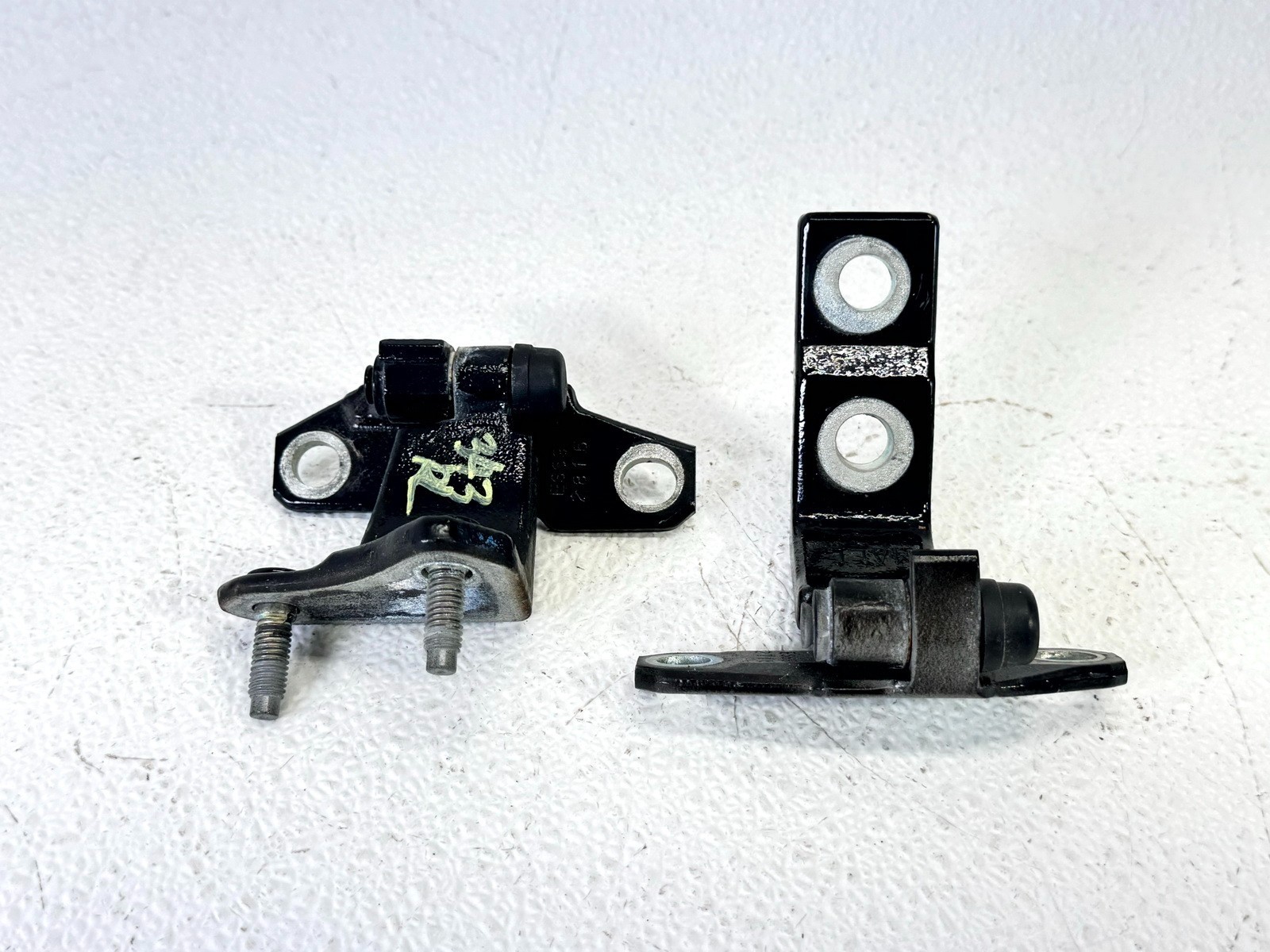 14-24 INFINITI Q50 REAR LEFT LH DRIVER SIDE DOOR UPPER & LOWER HINGE SET