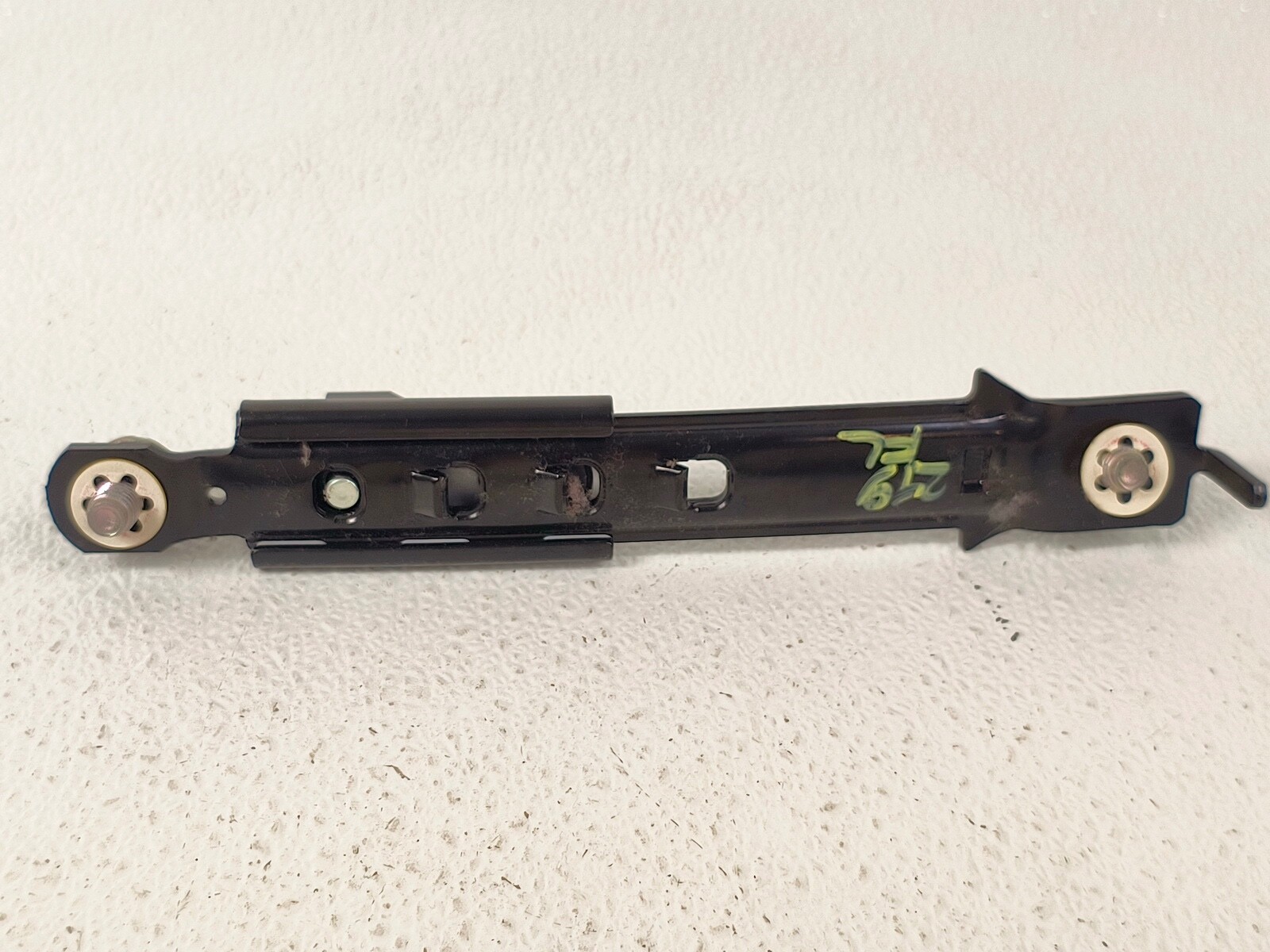 14-20 MITSUBISHI OUTLANDER FRONT LEFT DRIVER SIDE SEATBELT HEIGHT ADJUSTER