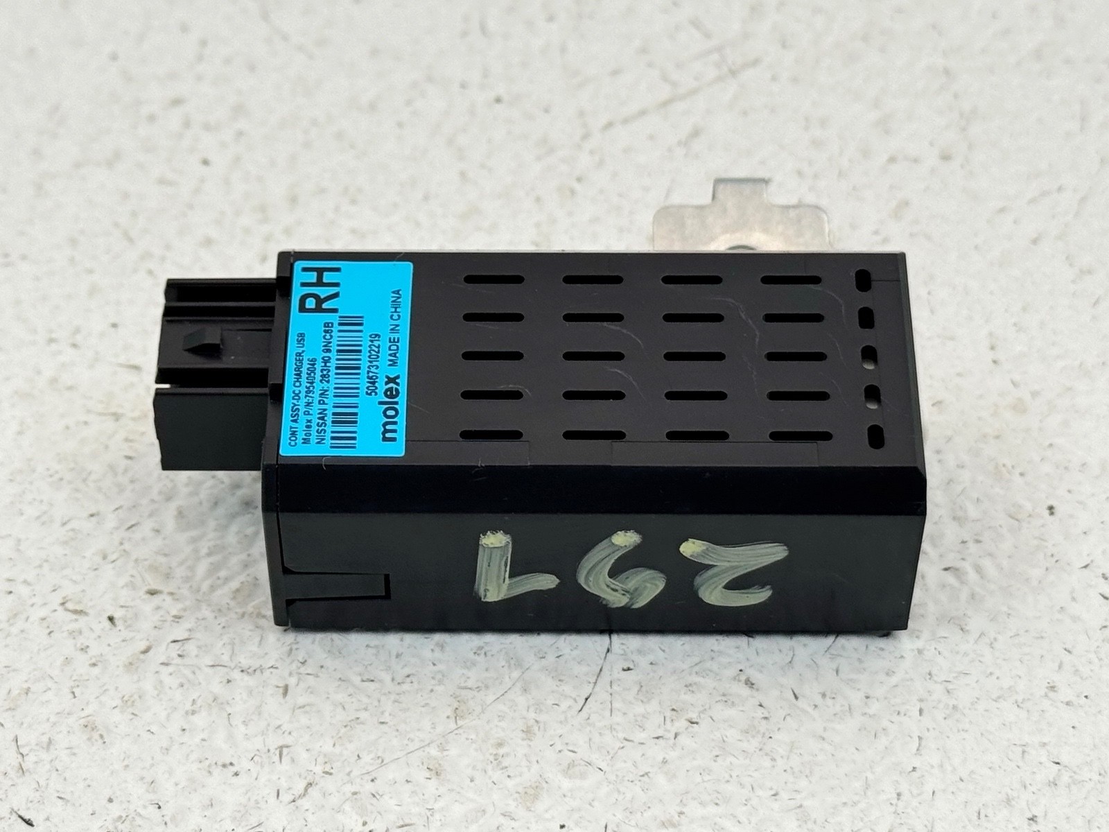 14-20 INFINITI QX60 RIGHT SIDE CONSOLE USB DC CHARGER PORT MEDIA HUB