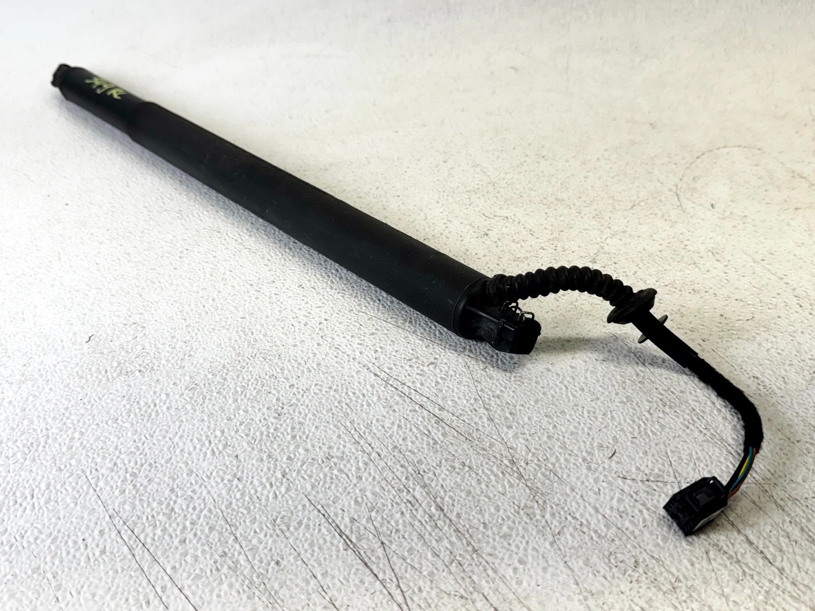 16-20 KIA SORENTO REAR LEFT LH DRIVER SIDE TAILGATE TRUNK LID LIFT SUPPORT