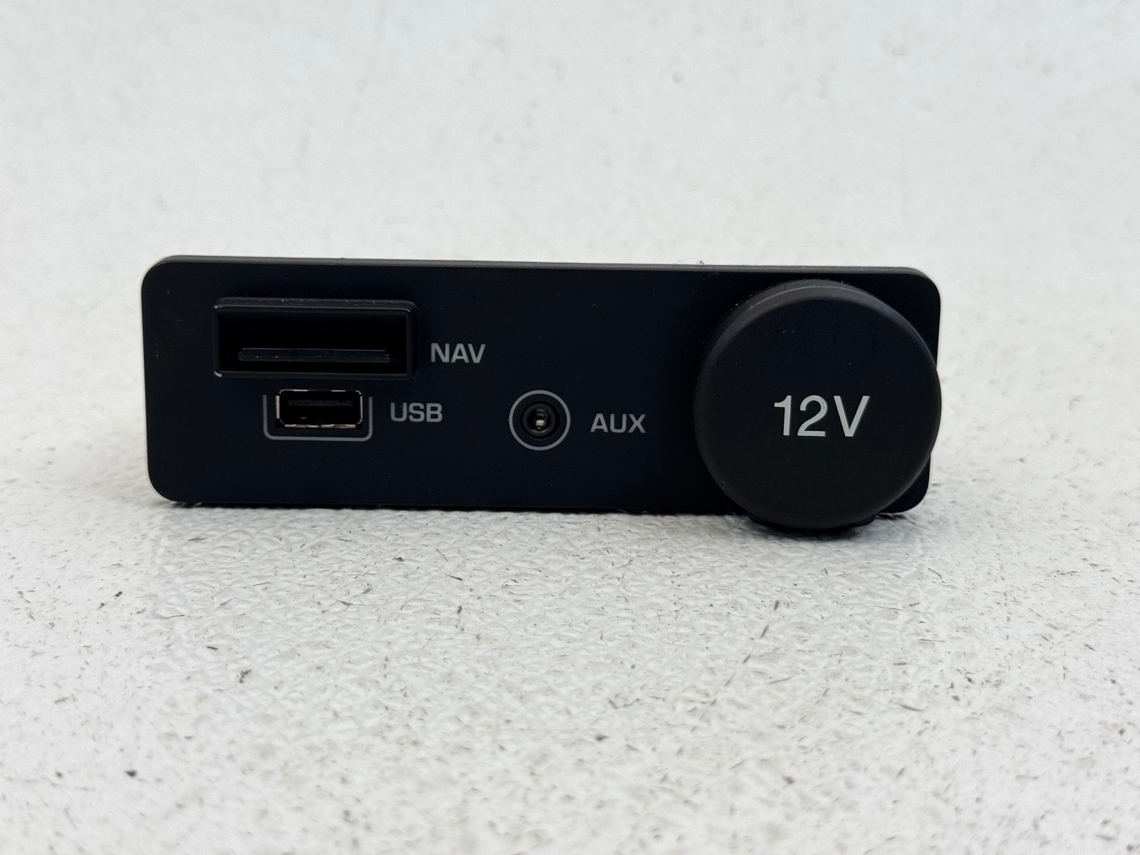 16-23 JAGUAR XE XF F-PACE FRONT CENTER CONSOLE USB AUX POWER INPUT SOCKET