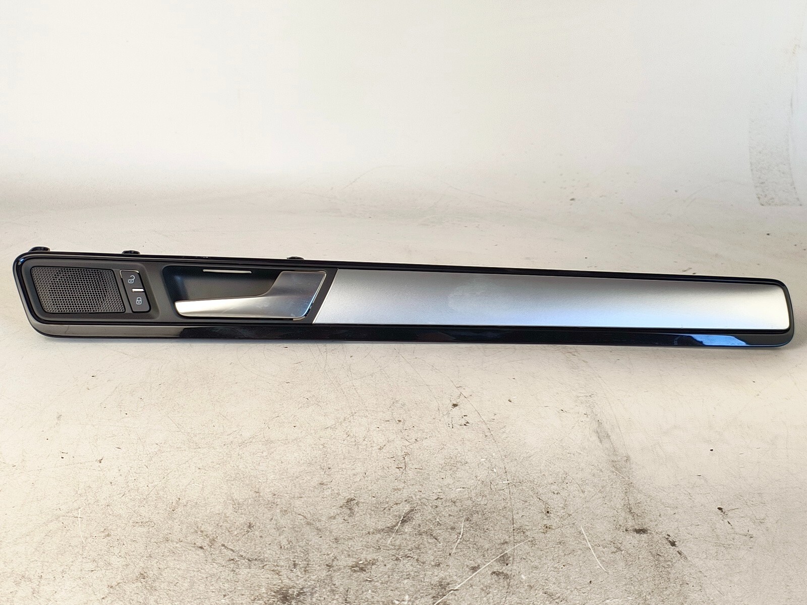 11-17 VOLKSWAGEN TOUAREG REAR RIGHT PASS SIDE HANDLE DOOR PANEL COVER TRIM