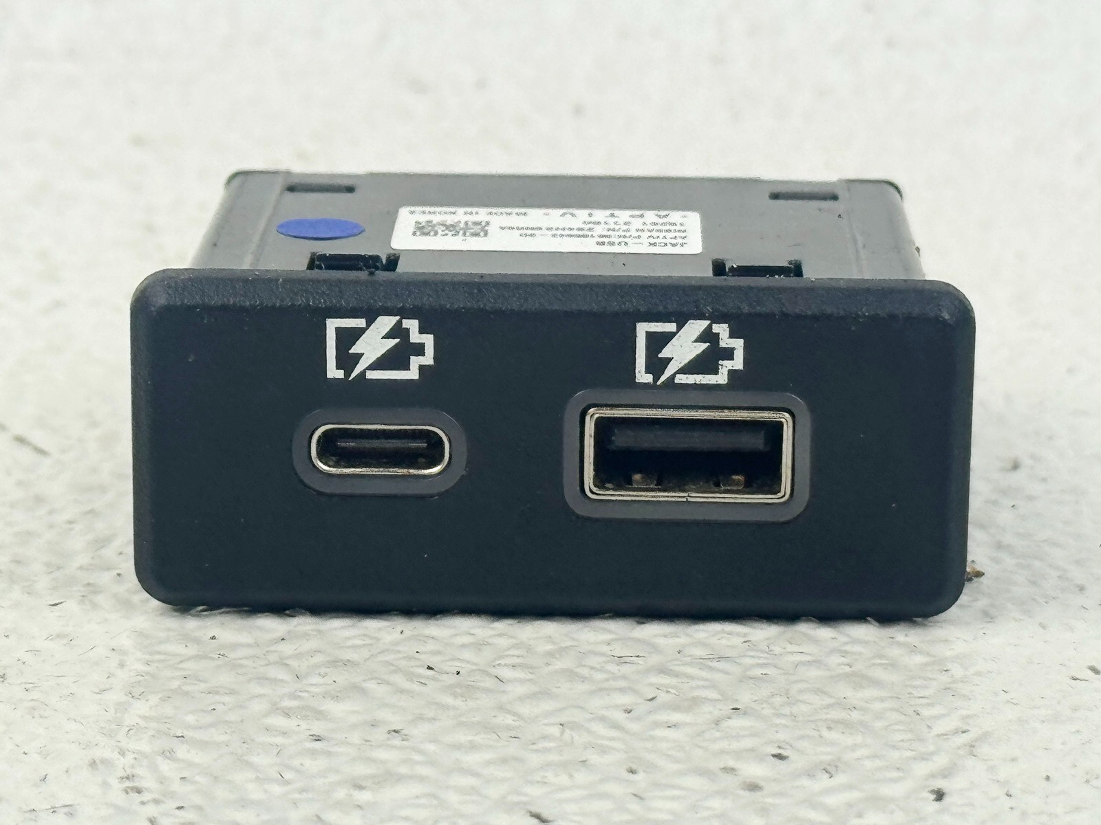 18-20 INFINITI QX60 CENTER CONSOLE REAR DUAL USB TYPE C CHARGING PORT