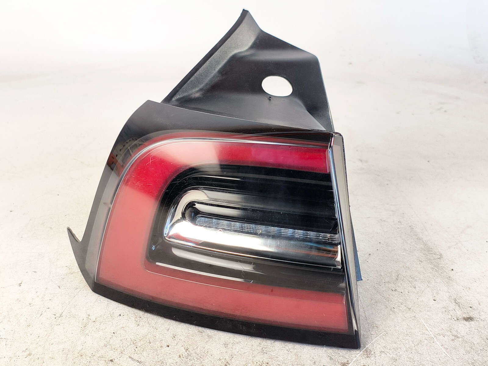 17-23 TESLA MODEL 3 REAR LEFT LH DRIVER SIDE OUTER TAIL LIGHT LAMP ASSY