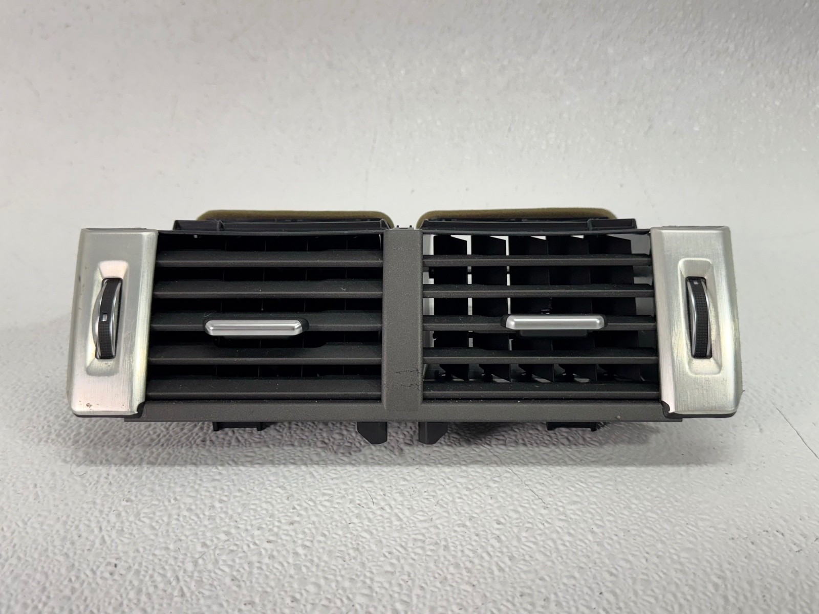 12-19 RANGE ROVER EVOQUE FRONT CENTER DASH A/C AC HEATER DUAL AIR VENT