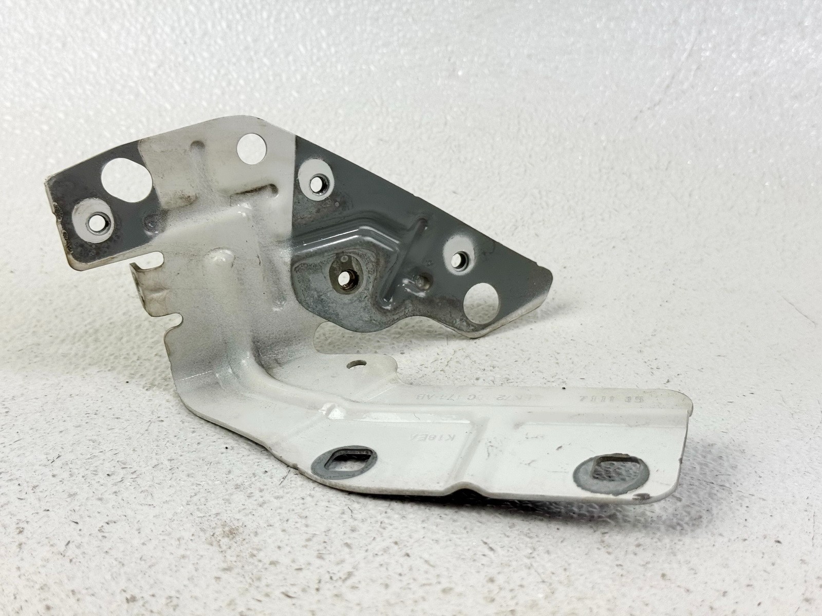 15-17 LAND ROVER DISCOVERY SPORT FRONT RIGHT RH SIDE FENDER MOUNT BRACKET