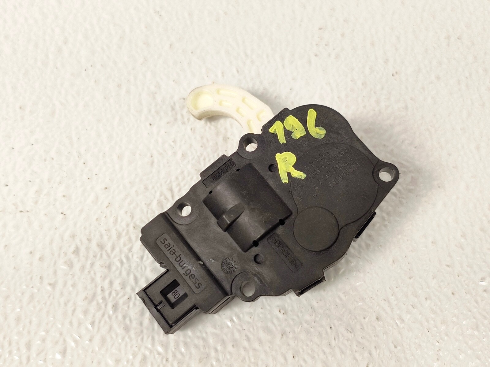 17-23 JAGUAR XE F-PACE RIGHT SIDE A/C HEATER AIR VENT FLAP ACTUATOR MOTOR