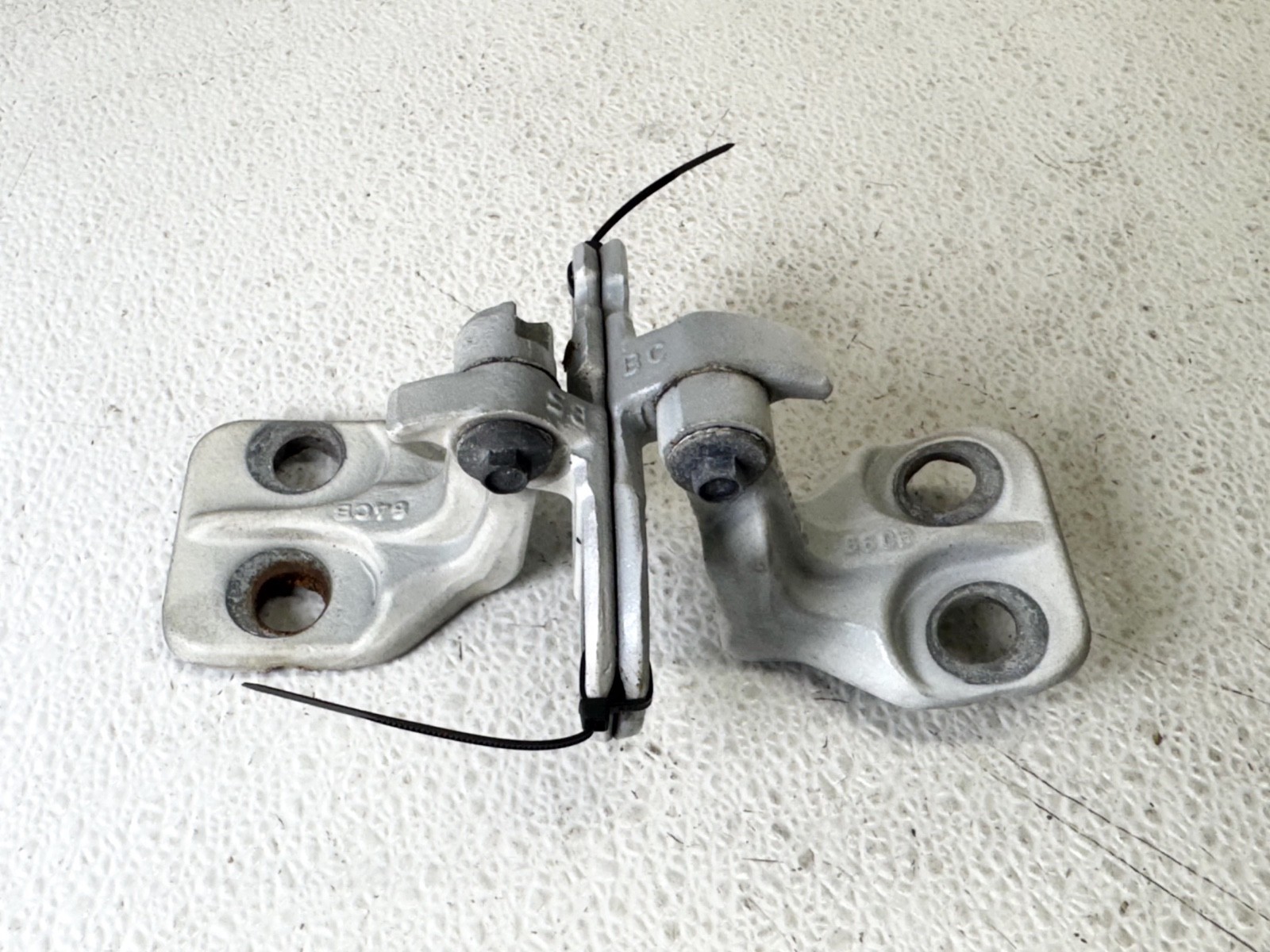 12-23 RANGE ROVER EVOQUE FRONT RIGHT RH SIDE DOOR UPPER & LOWER HINGE PAIR