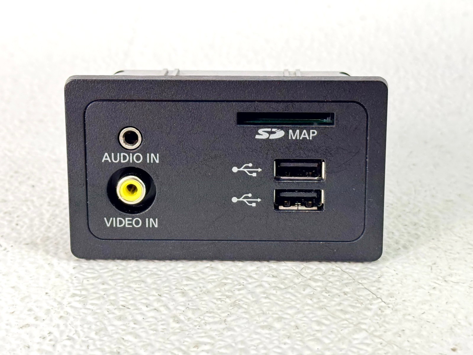 16-20 INFINITI QX60 CENTER CONSOLE DUAL USB PORT AUX INPUT SD CARD READER