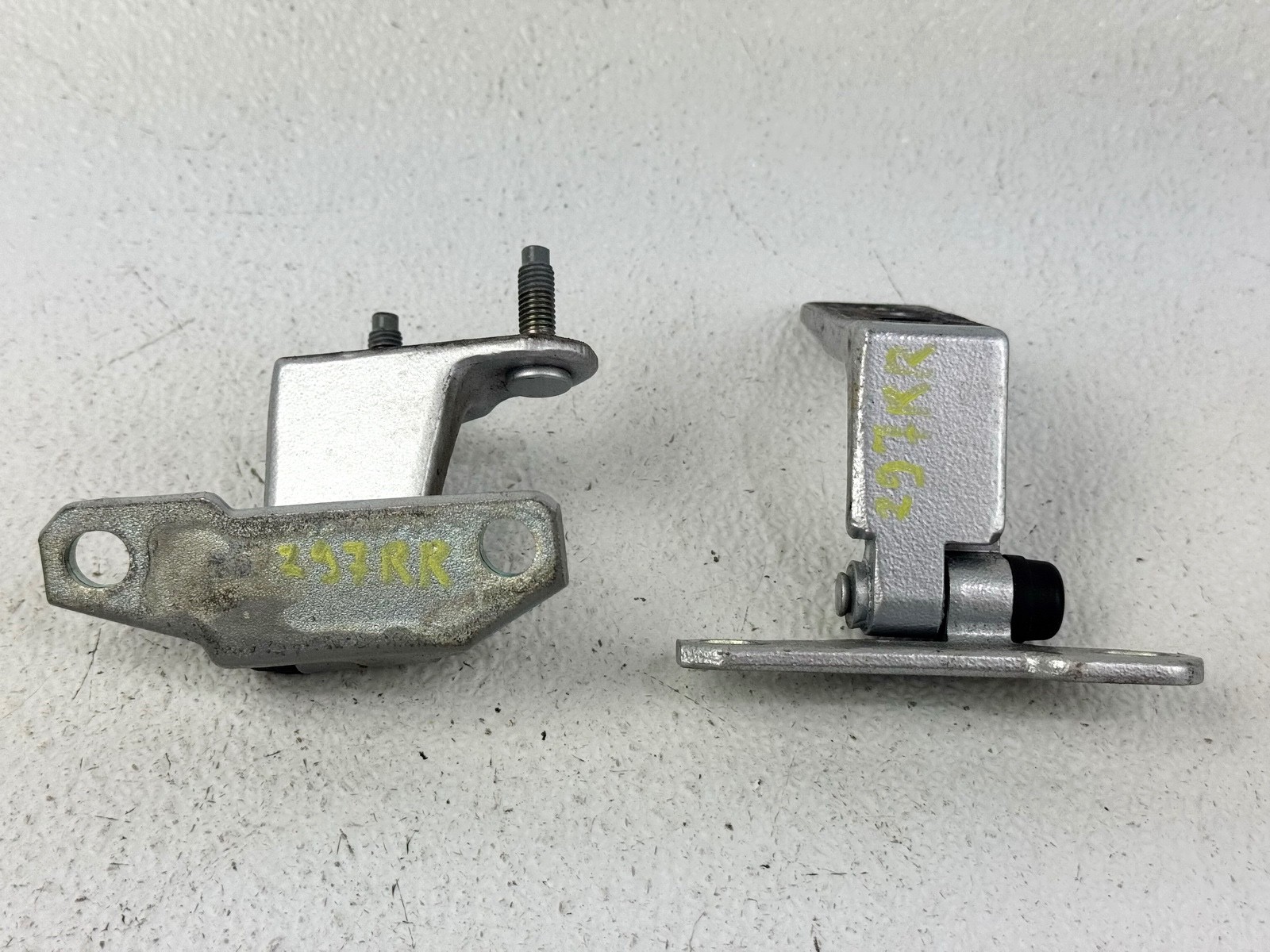 14-23 INFINITI Q50 REAR RIGHT PASSENGER SIDE DOOR UPPER LOWER HINGE SET