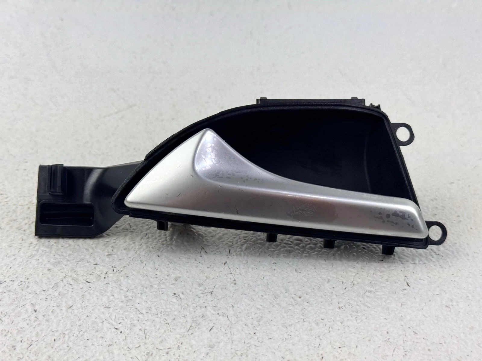 17-19 INFINITI QX30 FRONT LEFT LH DRIVER SIDE INSIDE INTERIOR HANDLE BEZEL