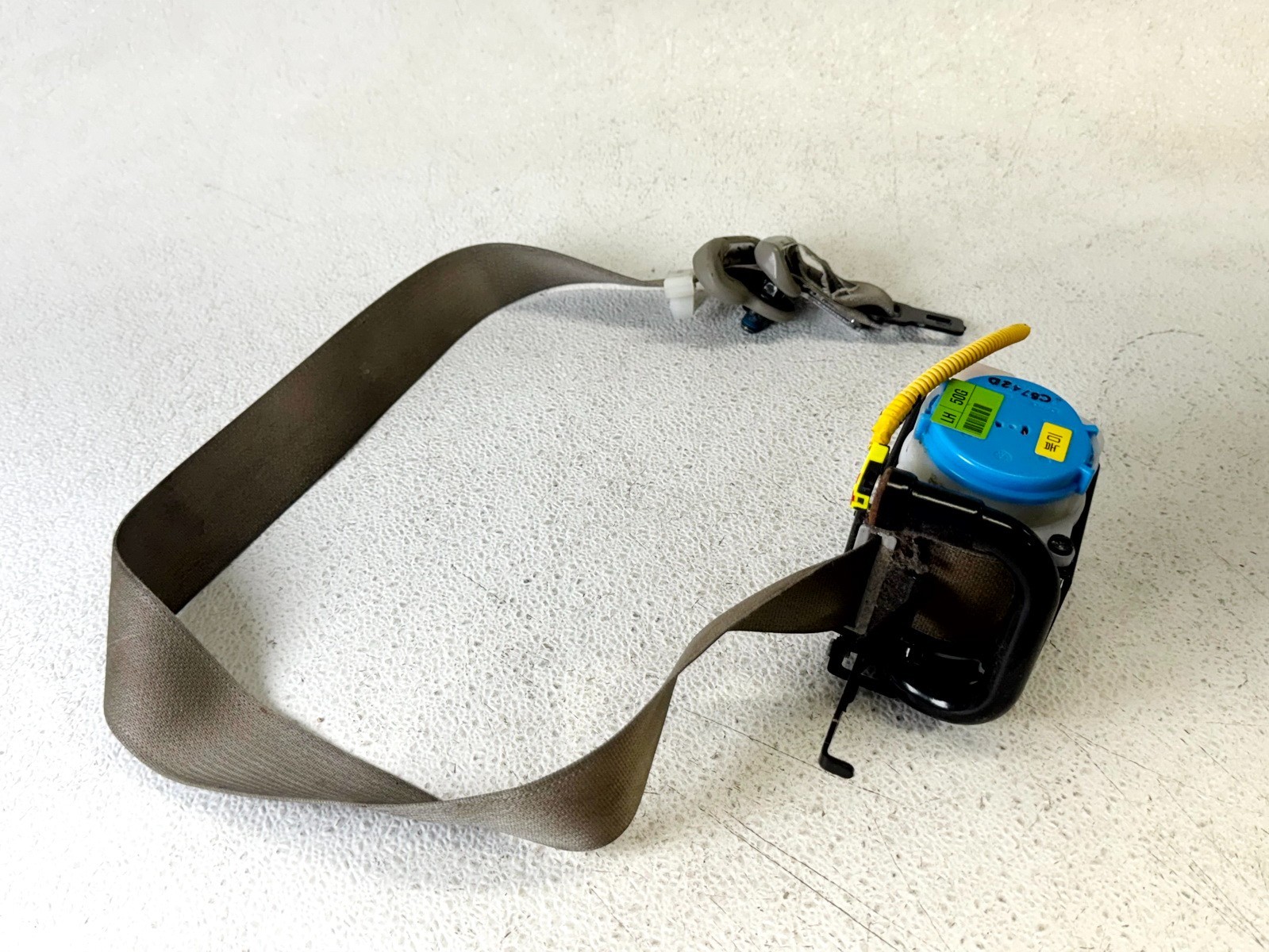 15-17 KIA SEDONA FRONT LEFT LH DRIVER SIDE SEAT BELT RETRACTOR ASSEMBLY
