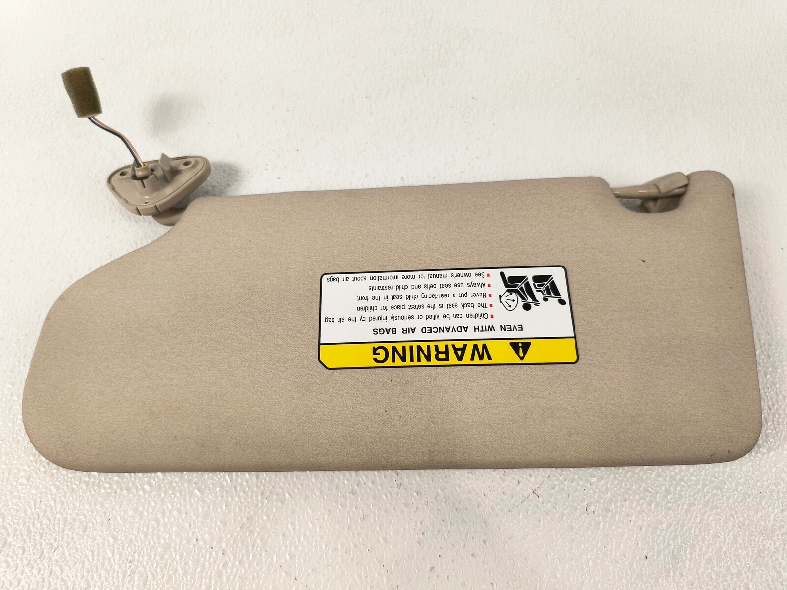 14-20 MITSUBISHI OUTLANDER RIGHT PASS RH SIDE SUNVISOR SUN VISOR SHADE COVER