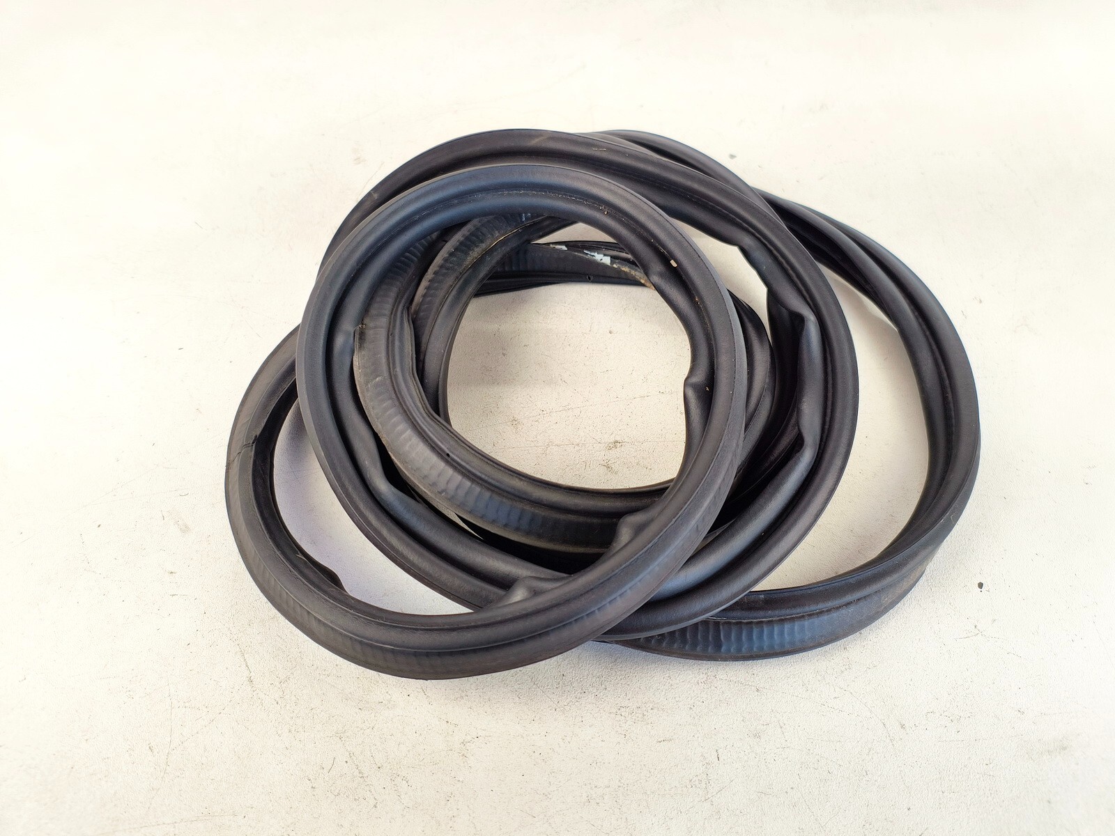 13-20 INFINITI JX35 QX60 REAR BACK DOOR TAILGATE TRUNK SEAL WEATHERSTRIP